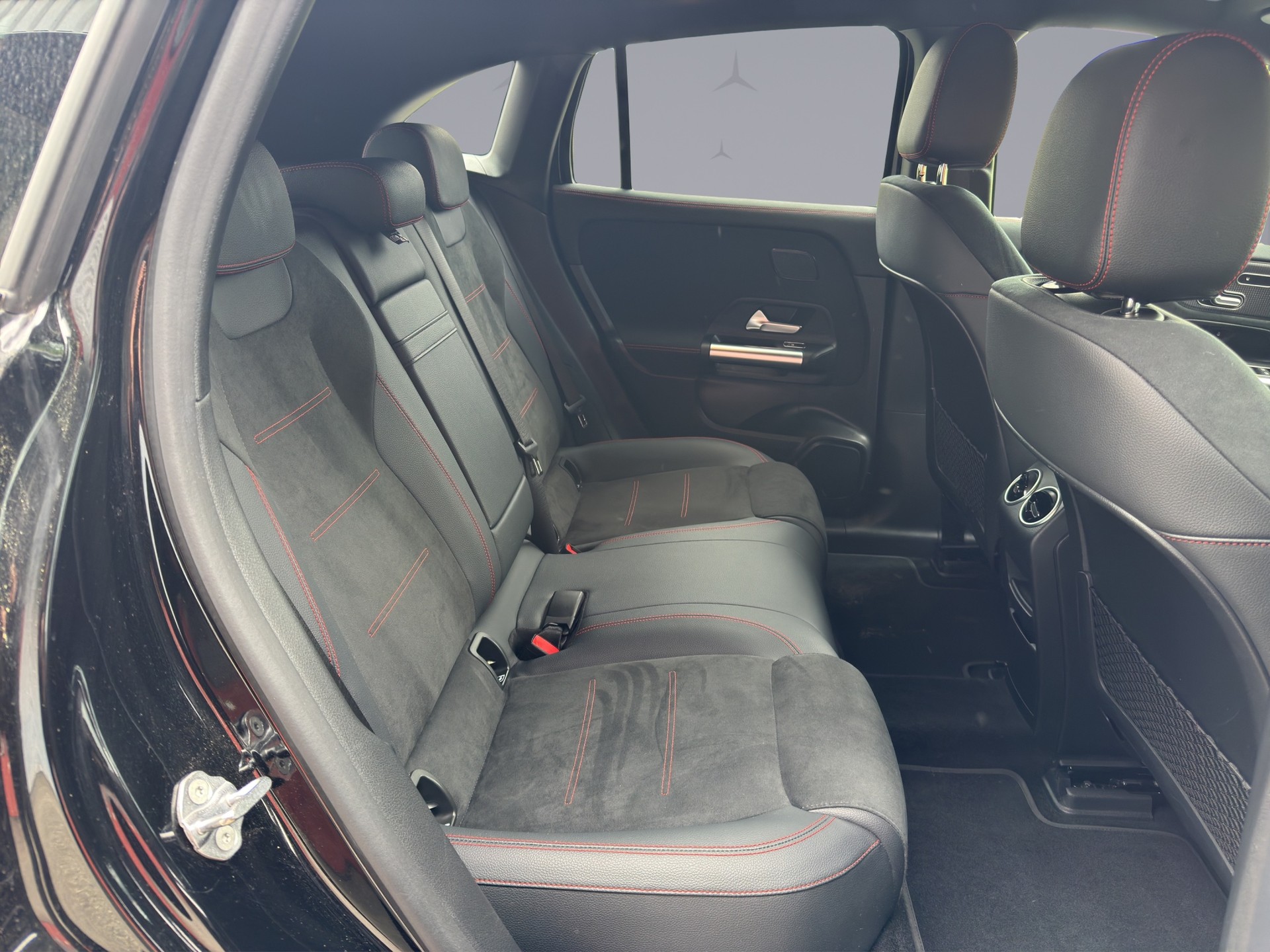MERCEDES-BENZ EQA 350 Swiss Star AMG Line 4matic-image-16