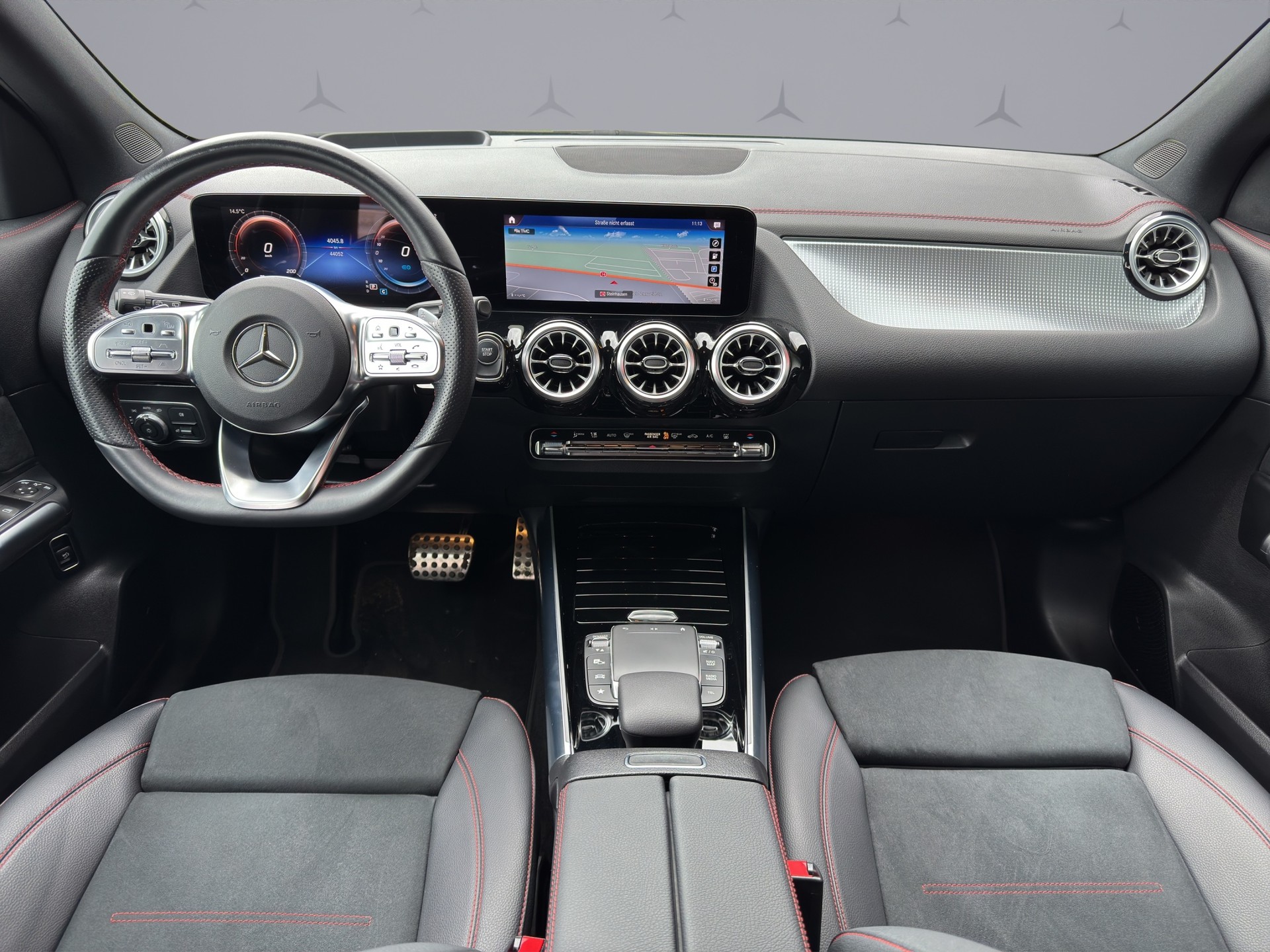 MERCEDES-BENZ EQA 350 Swiss Star AMG Line 4matic-image-12