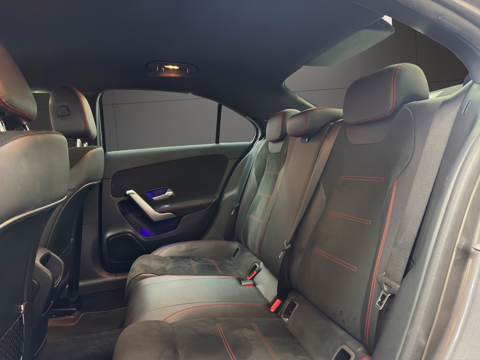 MERCEDES-BENZ A 250 AMG Line 7G-DCT-image-15