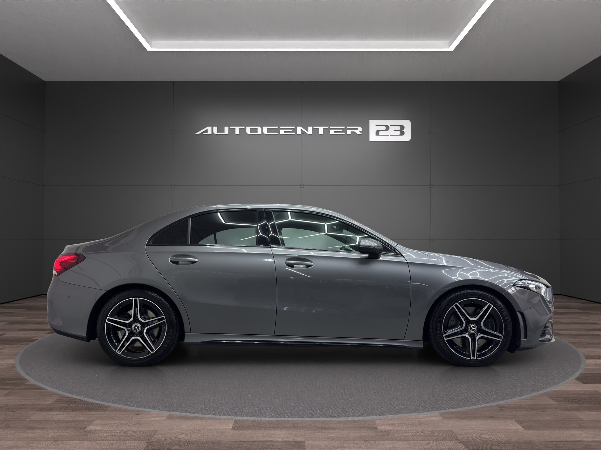 MERCEDES-BENZ A 250 AMG Line 7G-DCT-image-2