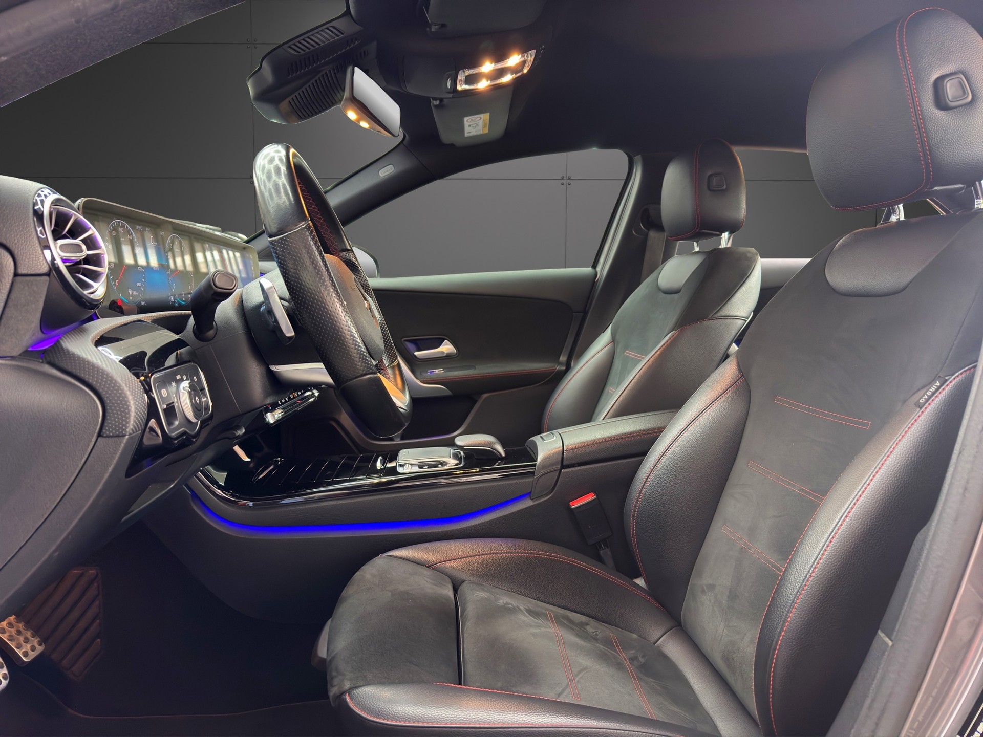 MERCEDES-BENZ A 250 AMG Line 7G-DCT-image-8