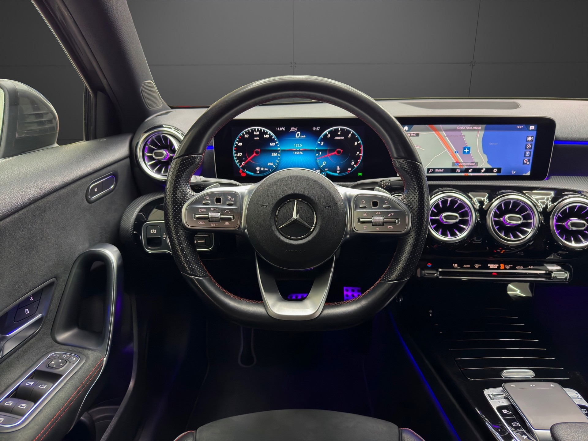 MERCEDES-BENZ A 250 AMG Line 7G-DCT-image-10