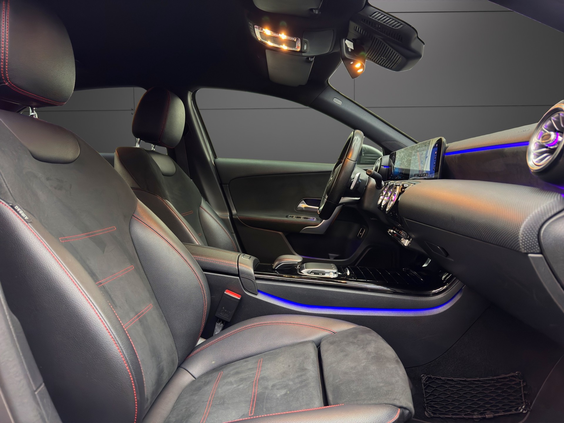 MERCEDES-BENZ A 250 AMG Line 7G-DCT-image-13