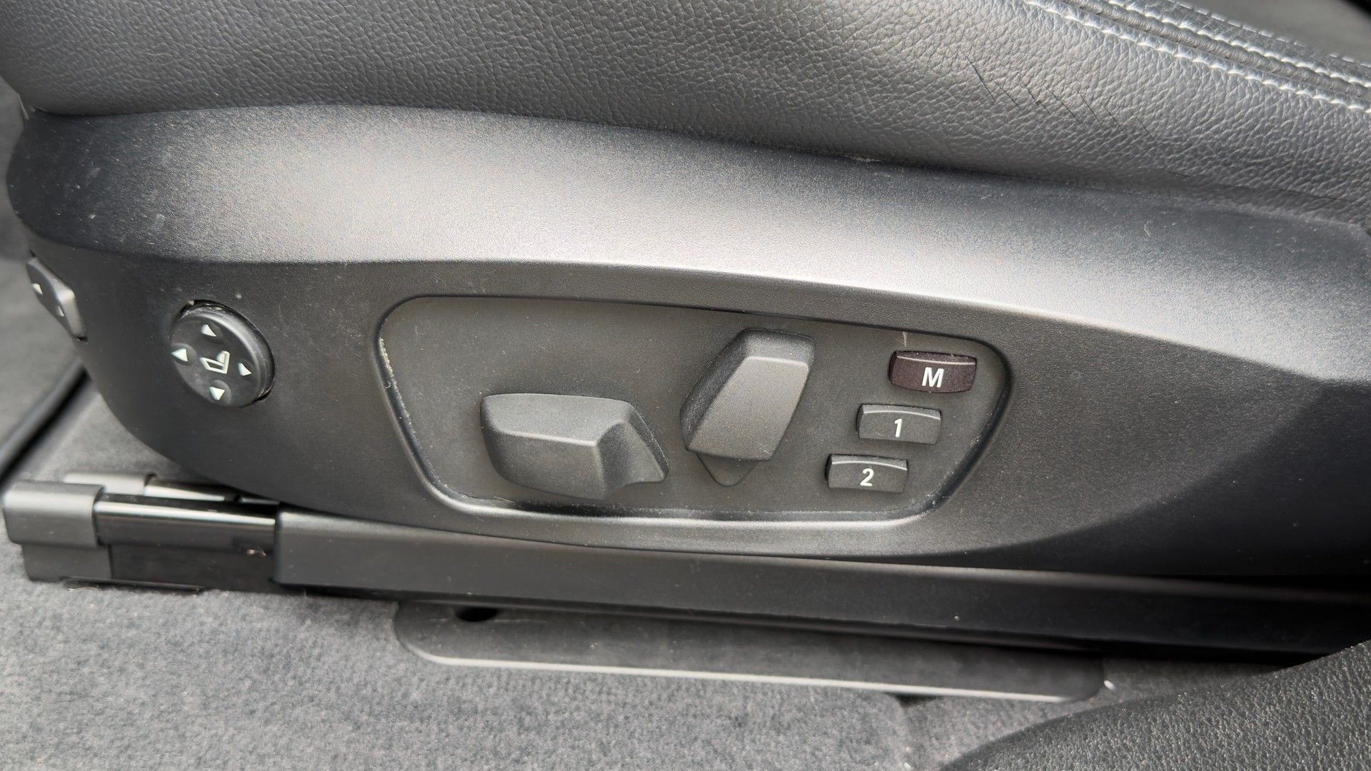 BMW X3 xDrive 20d -" Pack M * Capteur + Camera de Recul * intérieur cuir * jantes 19 pouces * sièges chauffants+électriques "-image-21