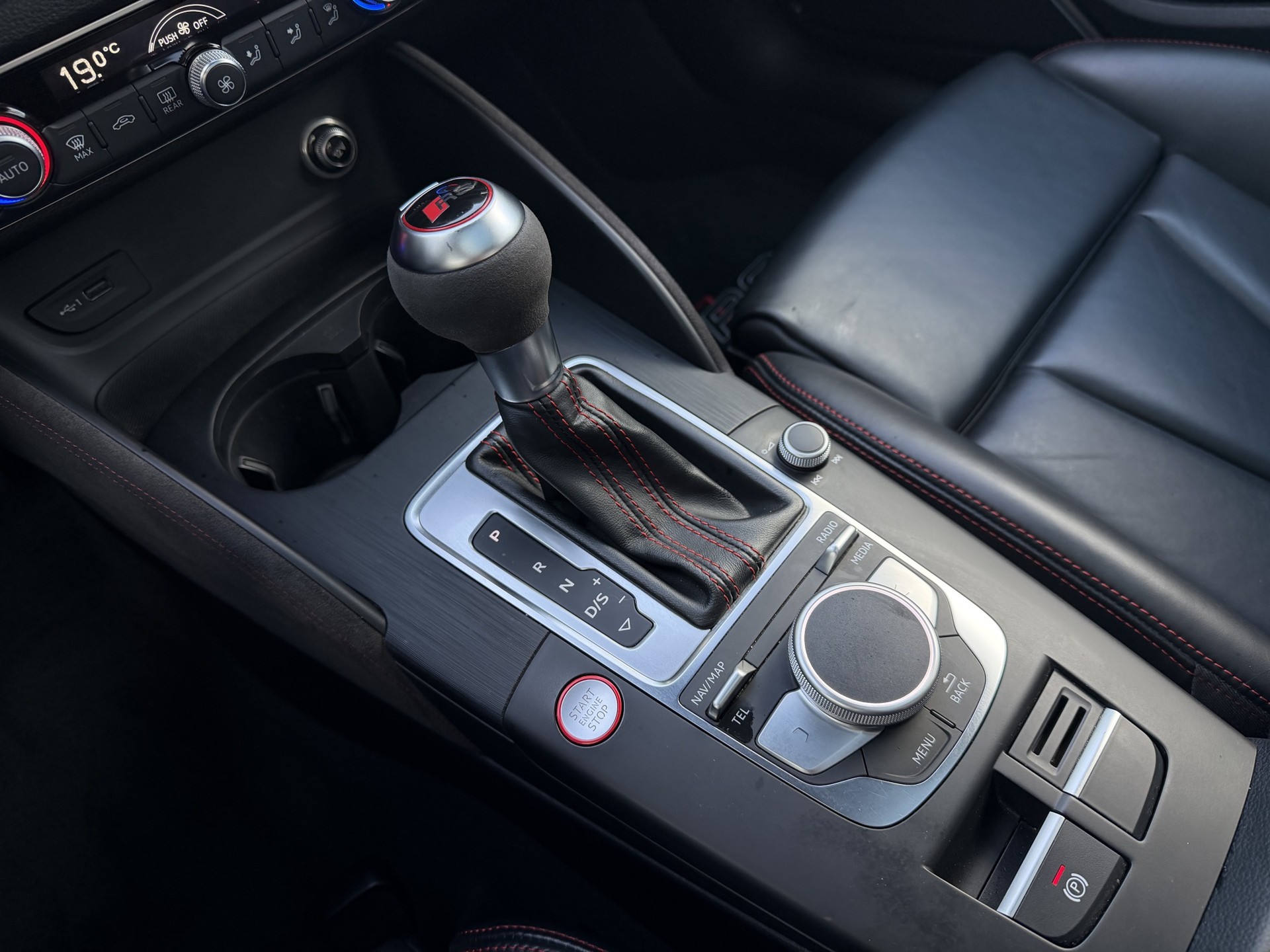AUDI RS3 Sportback 2.5 TSI quattro S-tronic-image-16