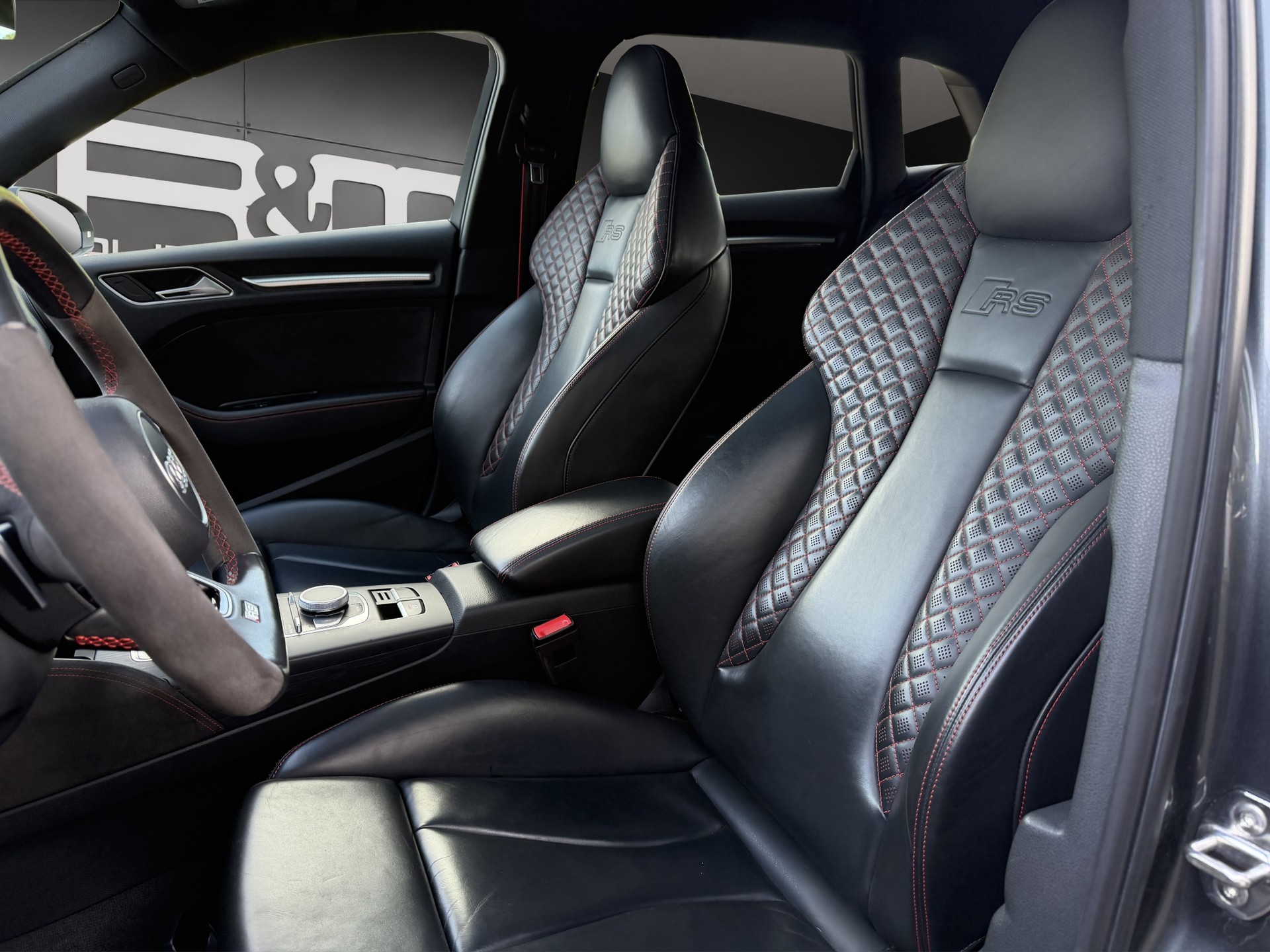 AUDI RS3 Sportback 2.5 TSI quattro S-tronic-image-8