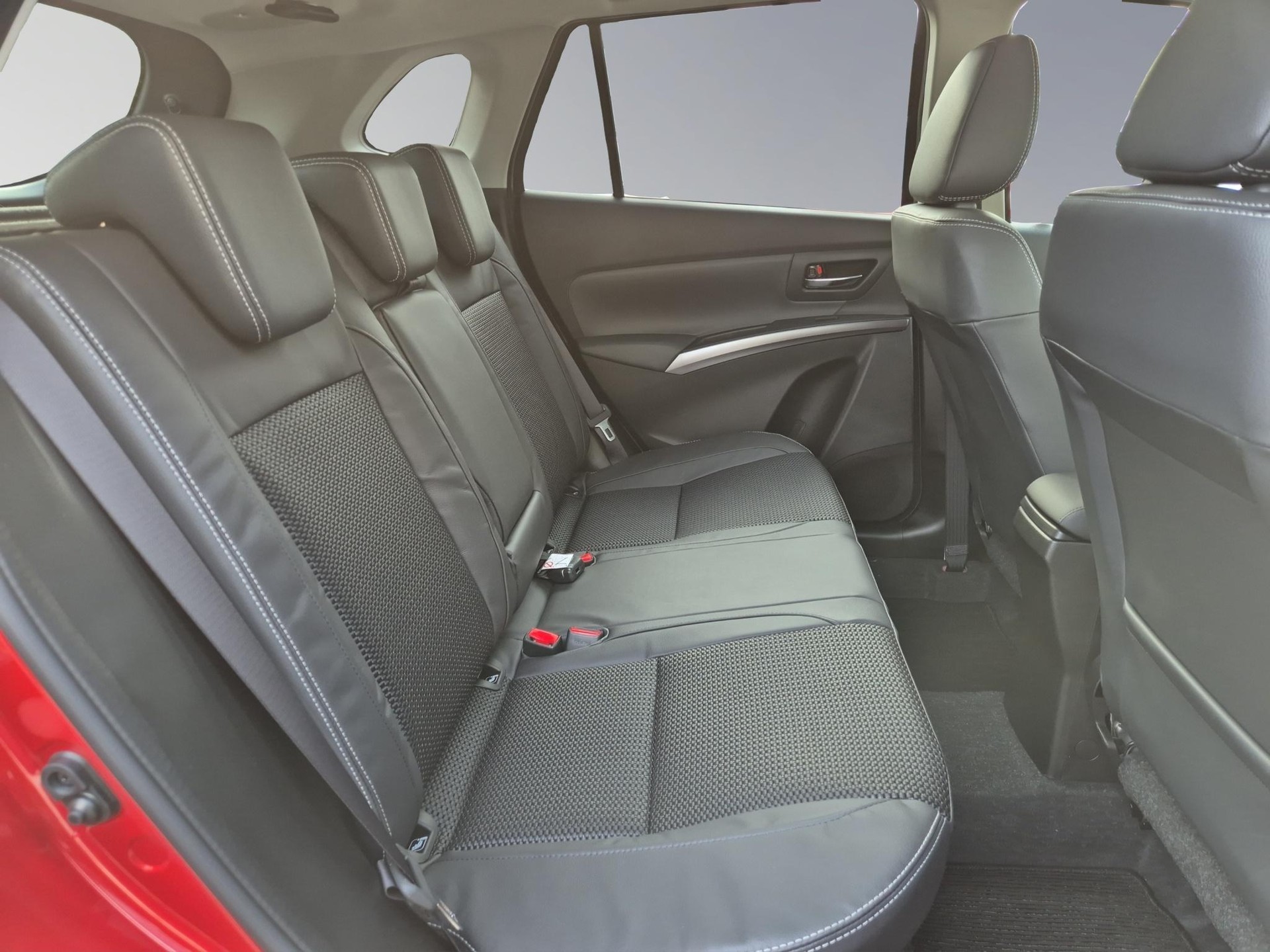 SUZUKI S-Cross 1.5 Piz Sulai Top Hybrid 4x4 MY24-image-15