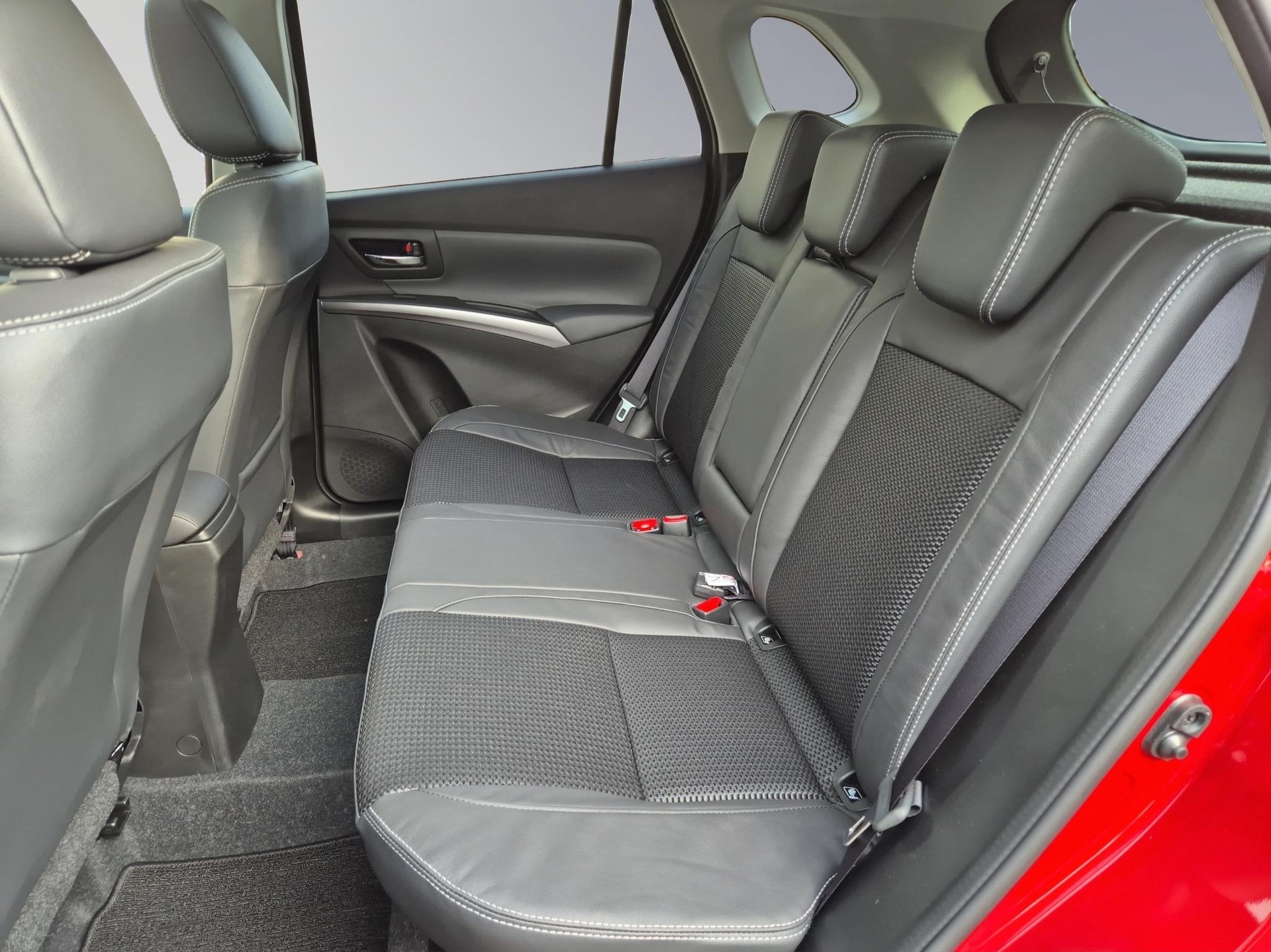 SUZUKI S-Cross 1.5 Piz Sulai Top Hybrid 4x4 MY24-image-16