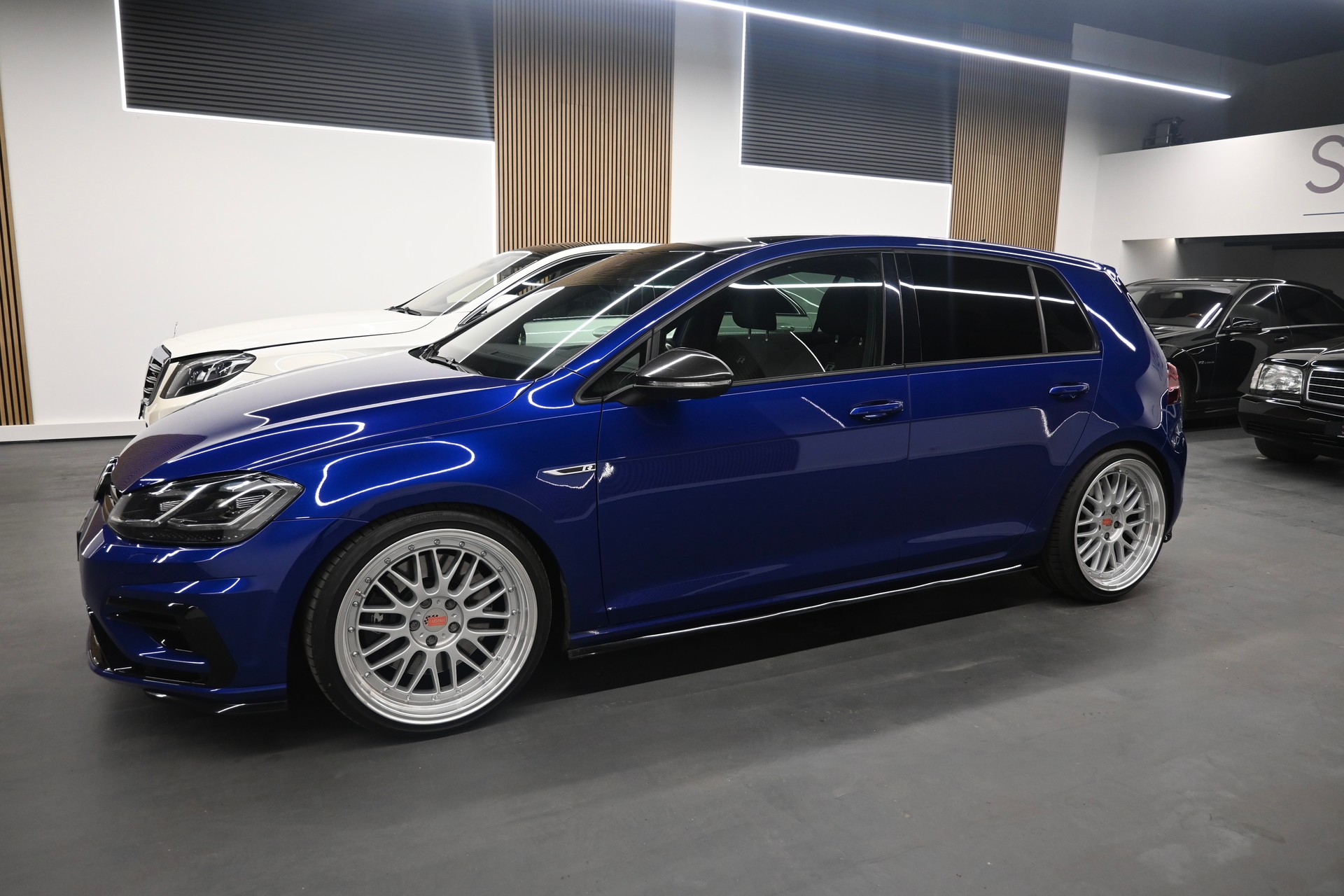 VW Golf 2.0 TSI R 4Motion DSG-showroom-element-3
