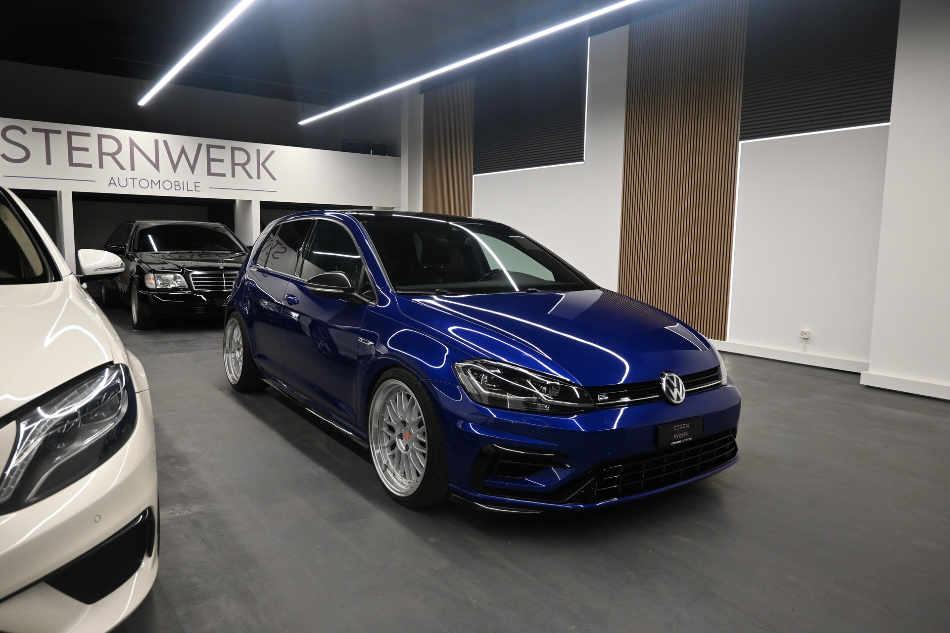 VW Golf 2.0 TSI R 4Motion DSG-showroom-element-2