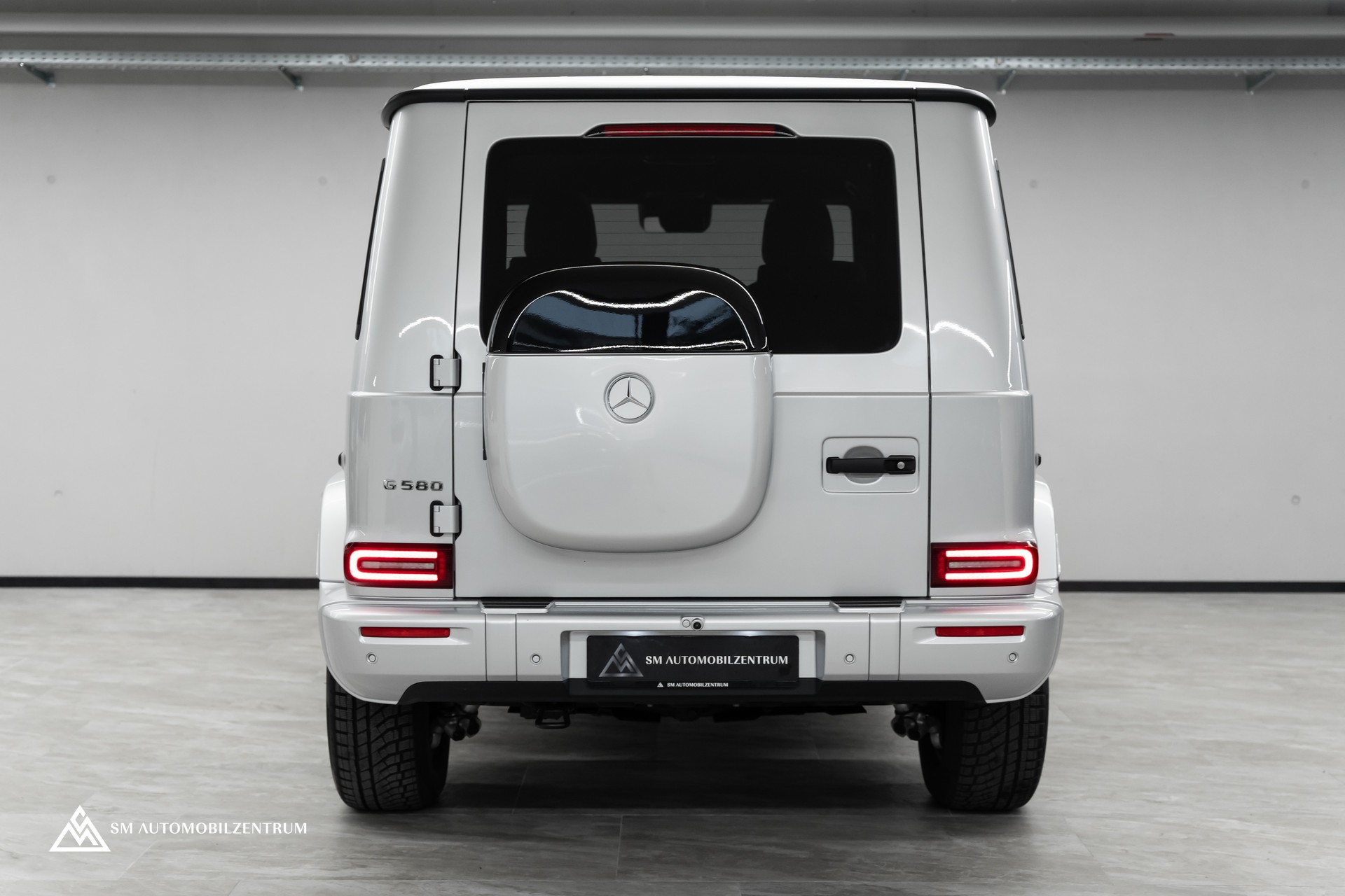 MERCEDES-BENZ G 580 / Burmester / 360° / Schiebedach-image-10