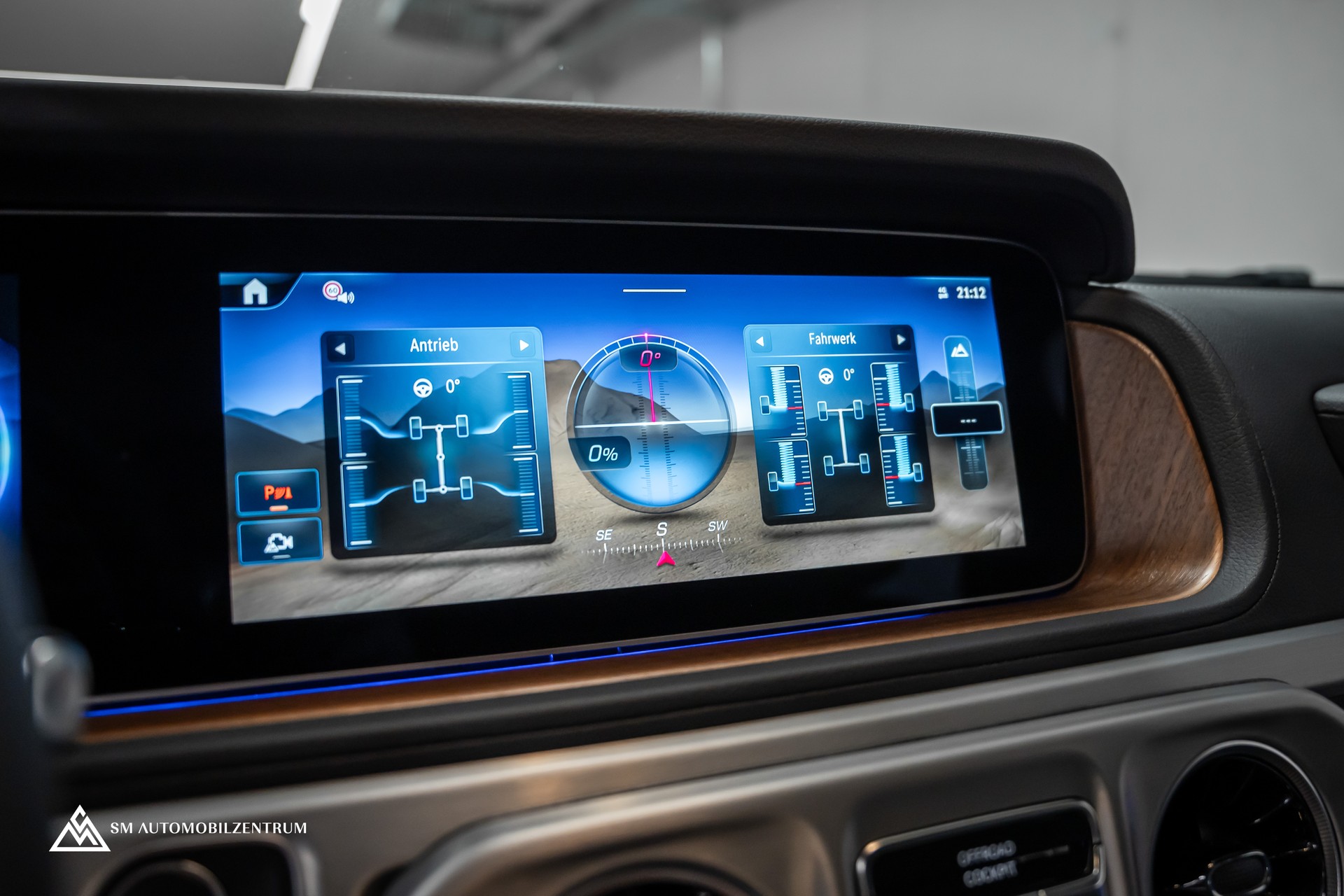MERCEDES-BENZ G 580 / Burmester / 360° / Schiebedach-image-34