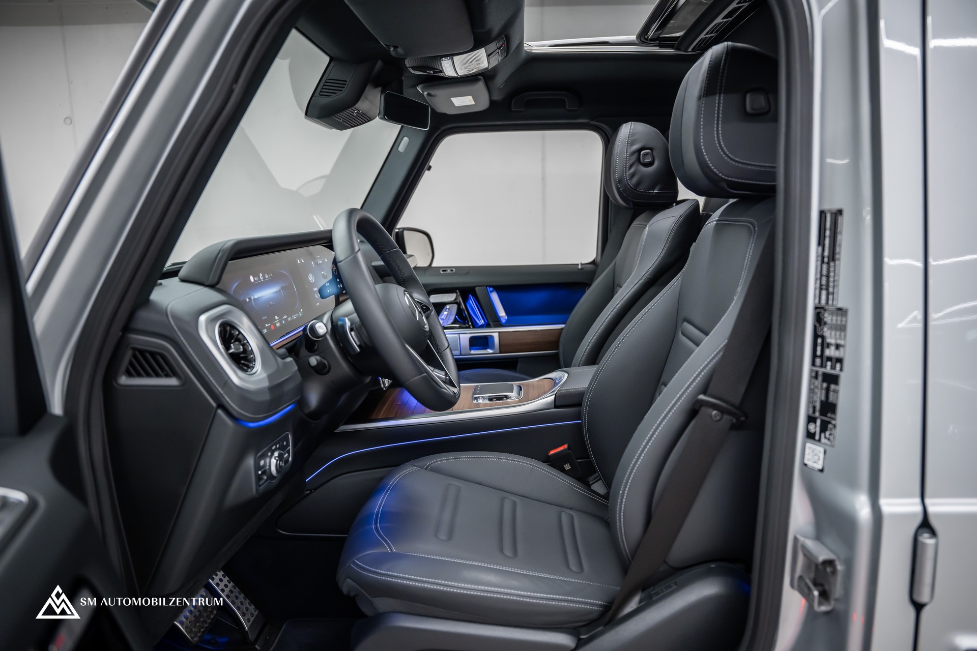 MERCEDES-BENZ G 580 / Burmester / 360° / Schiebedach-image-15