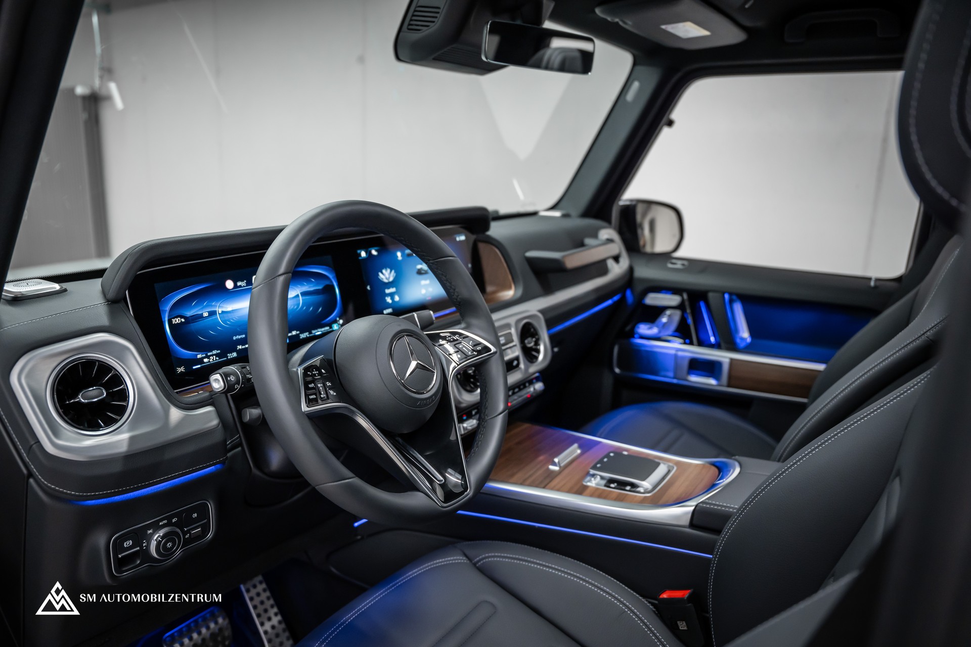 MERCEDES-BENZ G 580 / Burmester / 360° / Schiebedach-image-14
