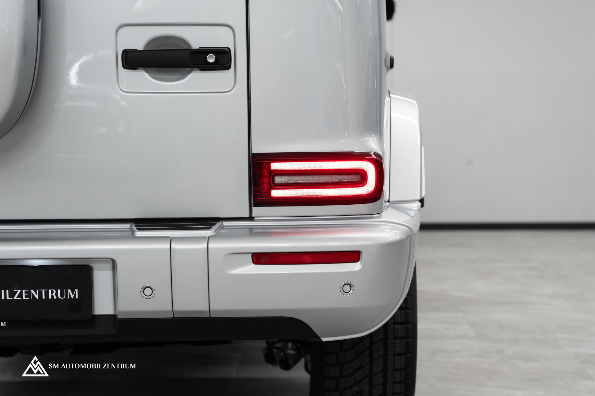 MERCEDES-BENZ G 580 / Burmester / 360° / Schiebedach-image-11