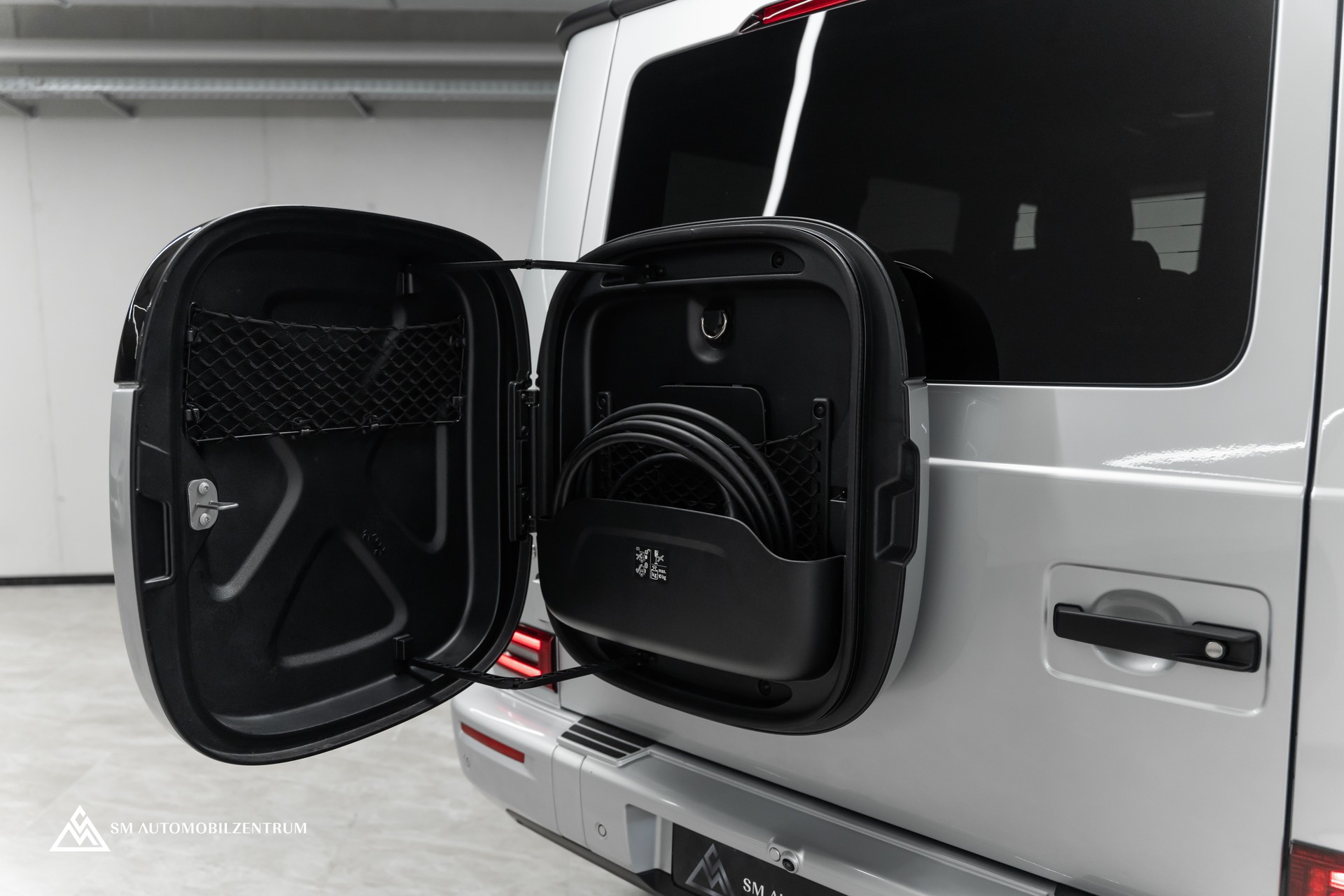 MERCEDES-BENZ G 580 / Burmester / 360° / Schiebedach-image-8