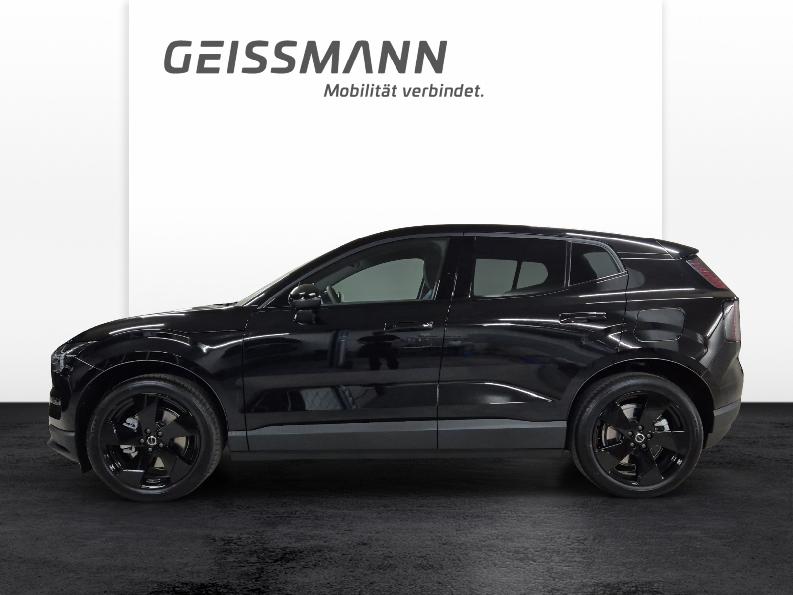 VOLVO EX30 E60 Plus Swiss Black Edition-showroom-element-2