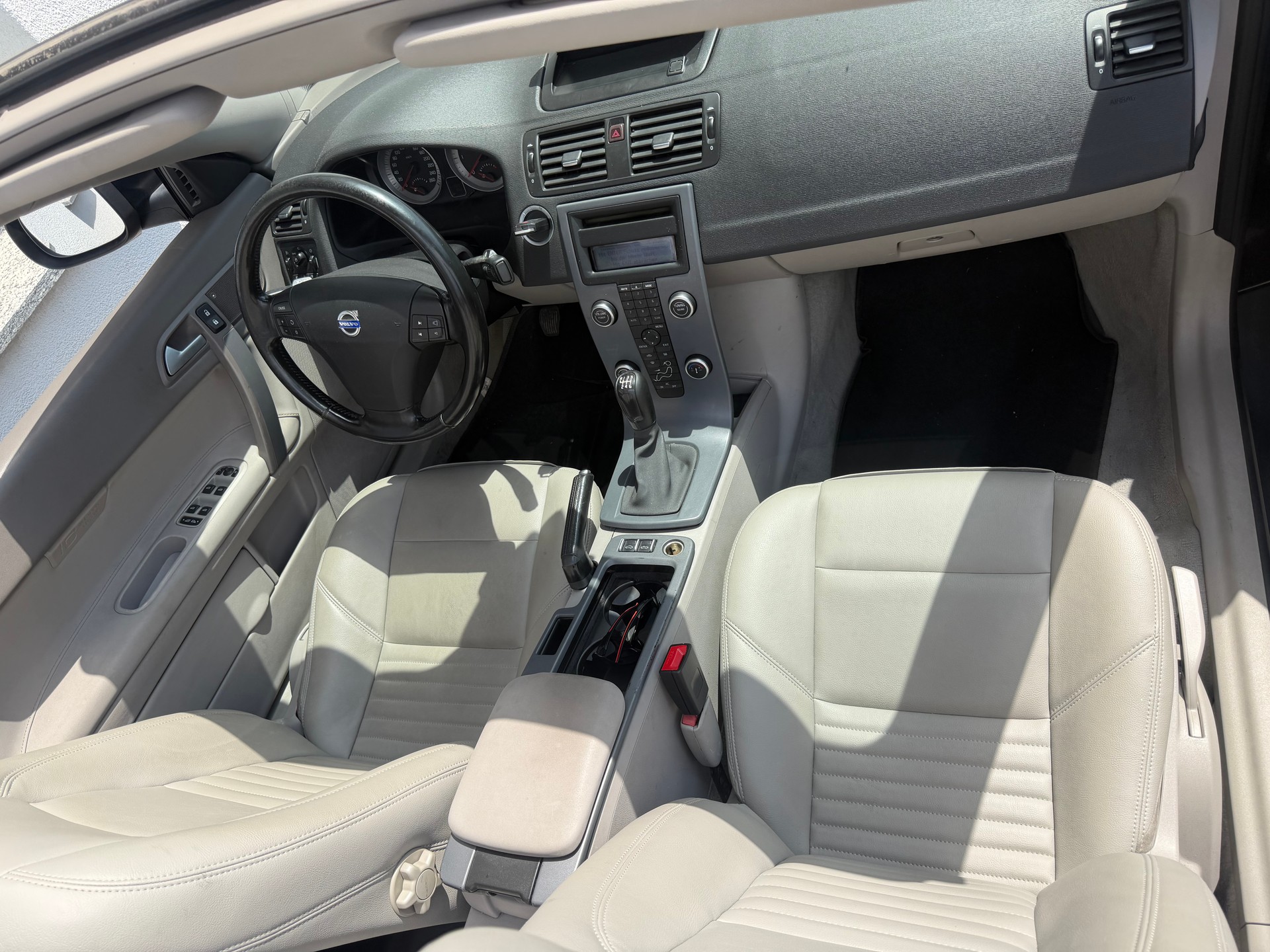 VOLVO C70 2.0D Kinetic-image-9