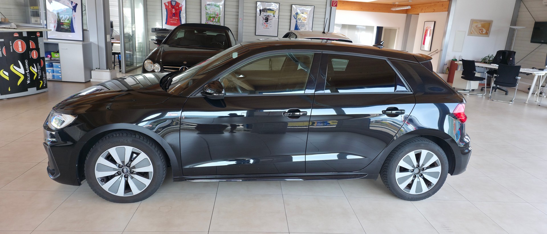 AUDI A1 Sportback 30 TFSI S Line-image-4