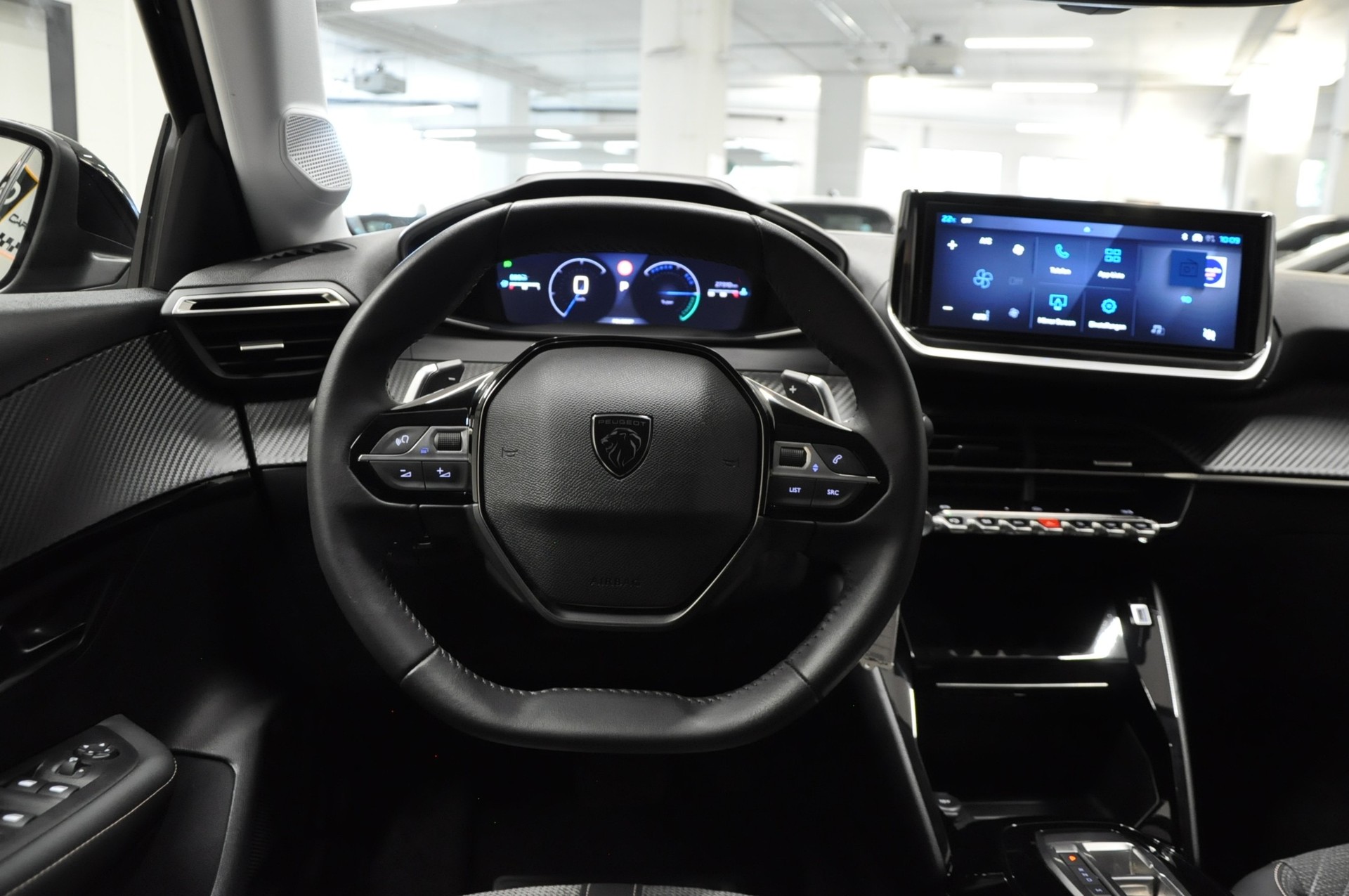 PEUGEOT 208 1.2 PureTech Allure EAT8-image-17
