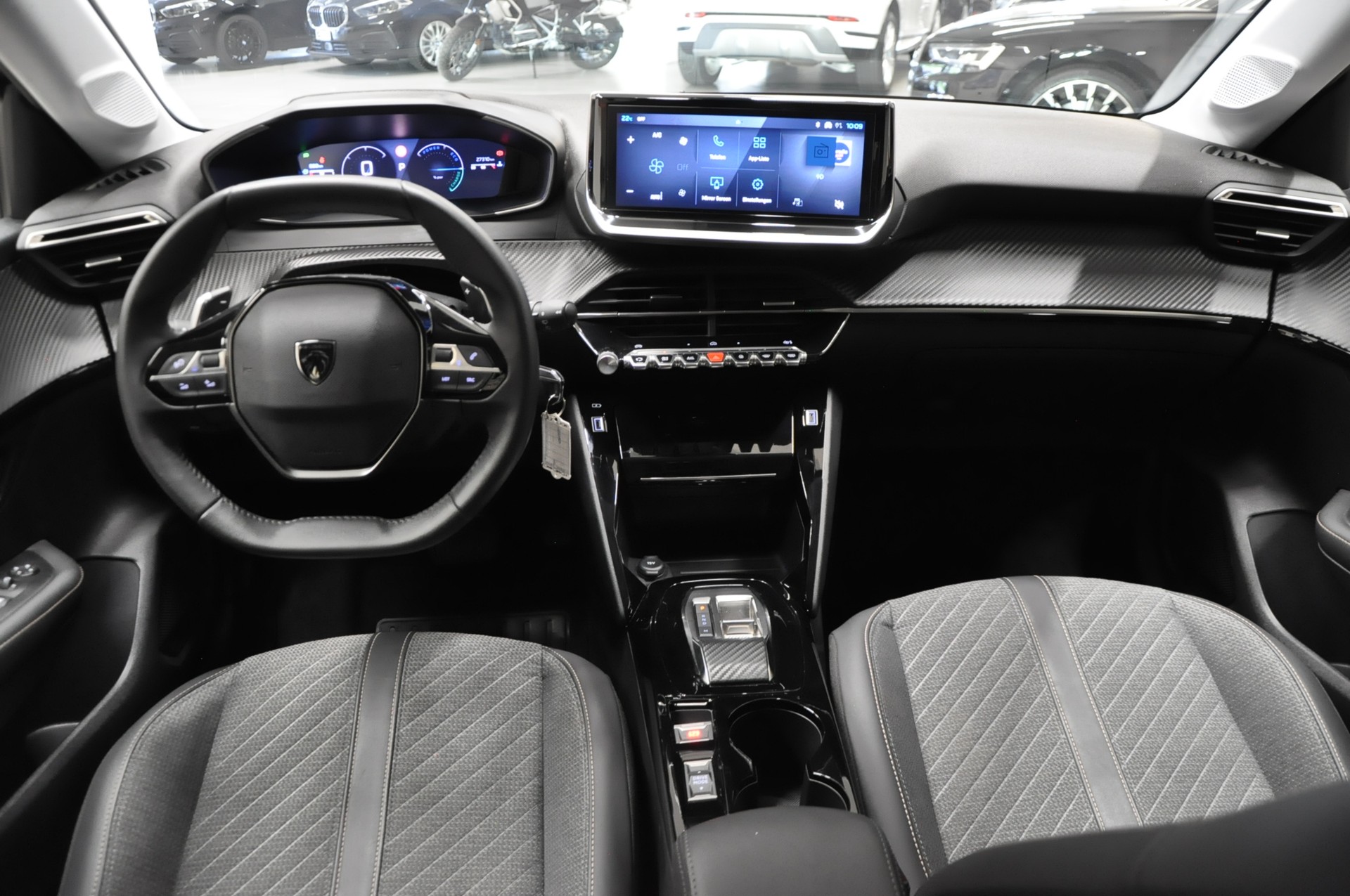 PEUGEOT 208 1.2 PureTech Allure EAT8-image-15