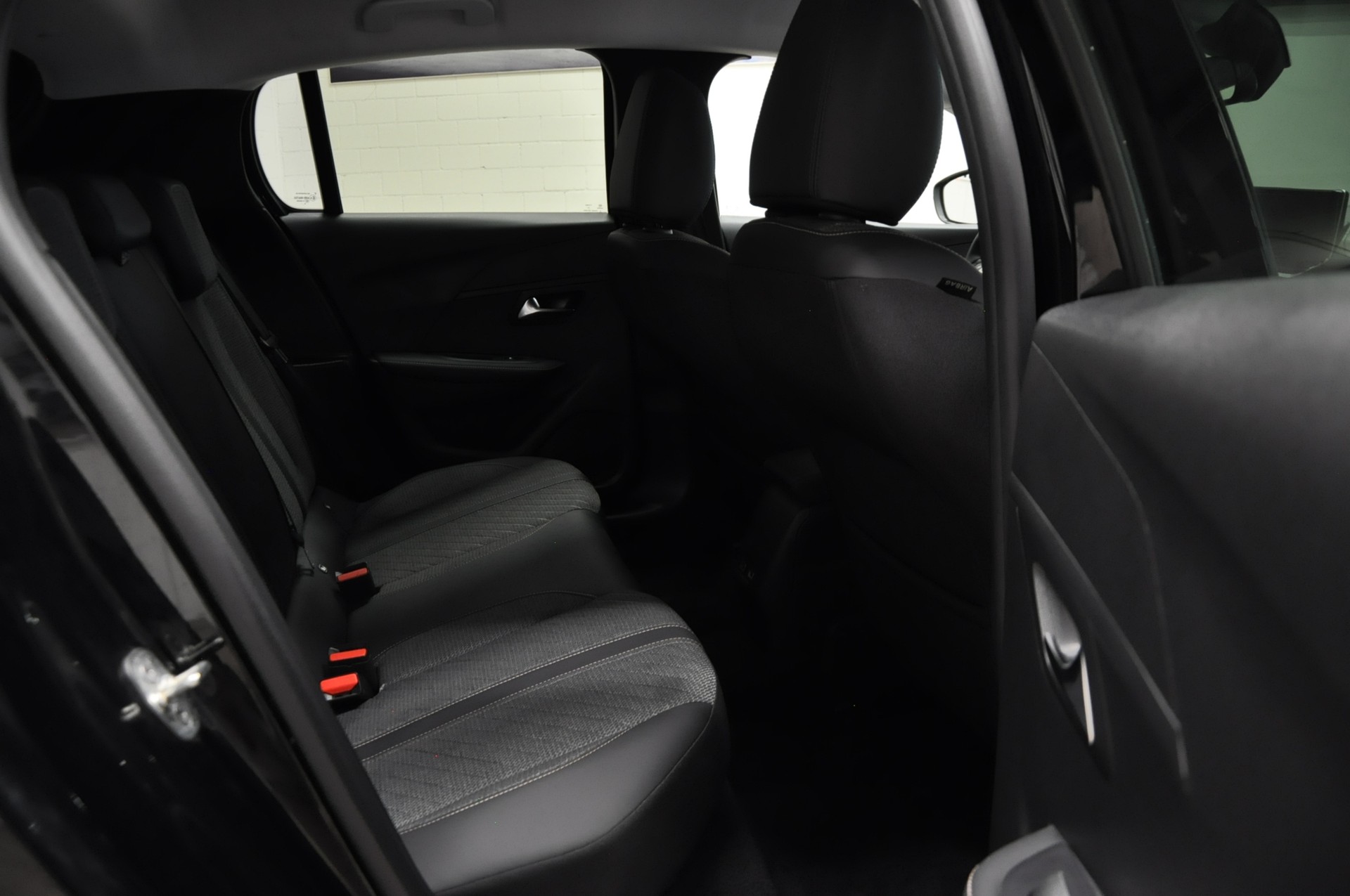 PEUGEOT 208 1.2 PureTech Allure EAT8-image-13
