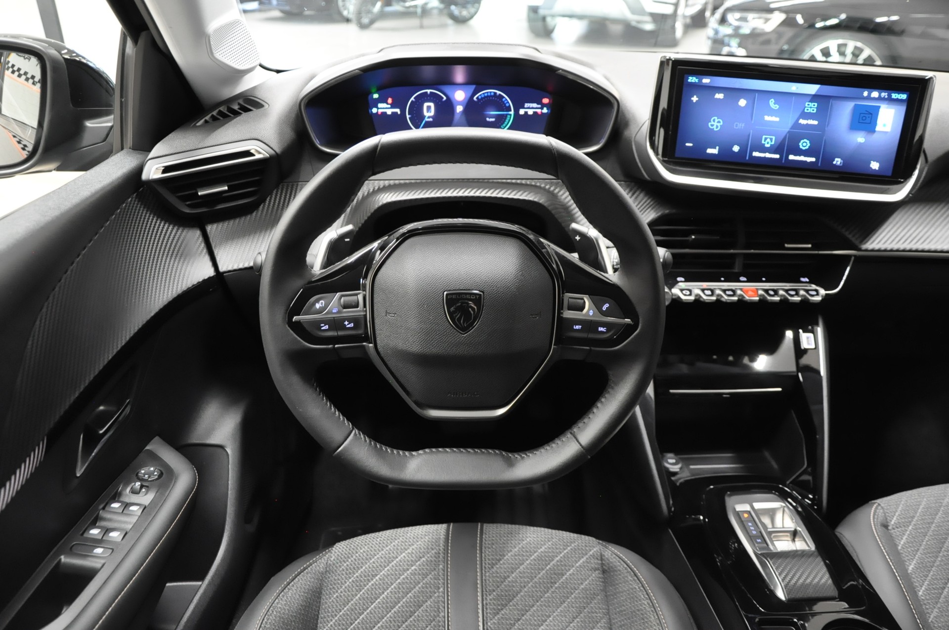 PEUGEOT 208 1.2 PureTech Allure EAT8-image-16