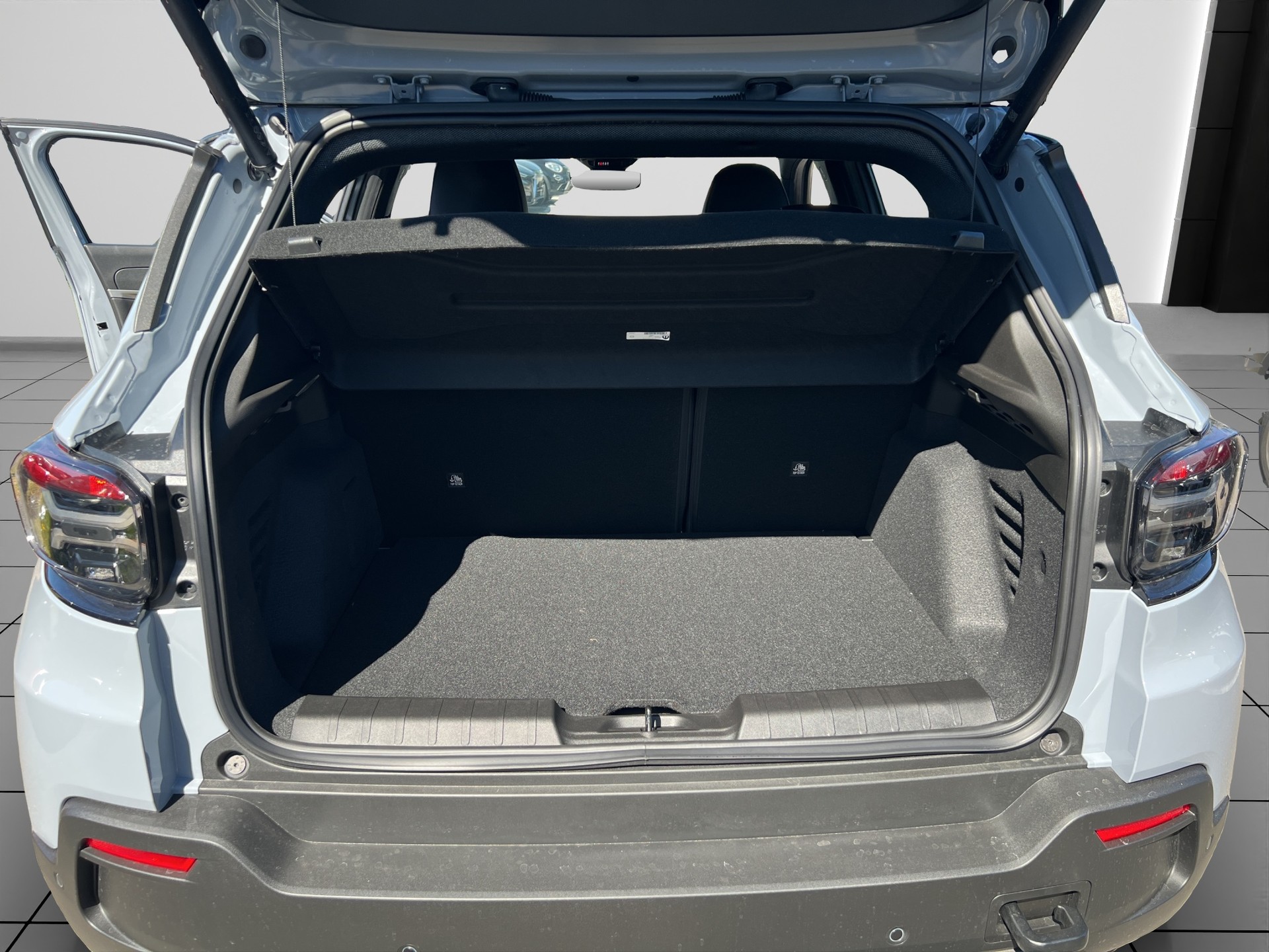 JEEP Avenger 1.2 MHEV Upland 4xe-image-13