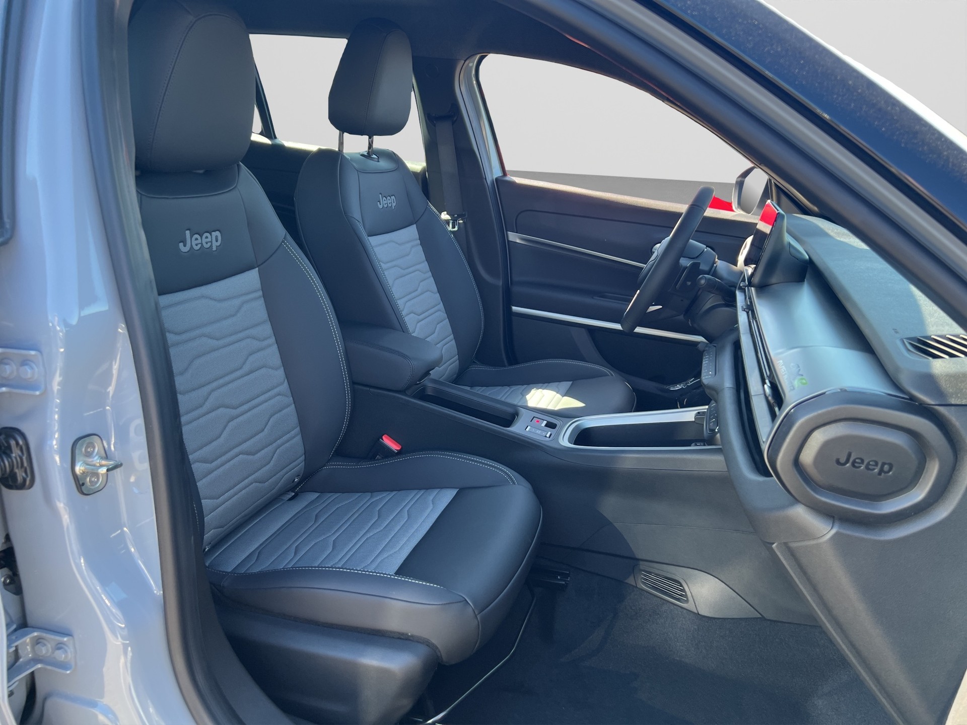JEEP Avenger 1.2 MHEV Upland 4xe-image-11