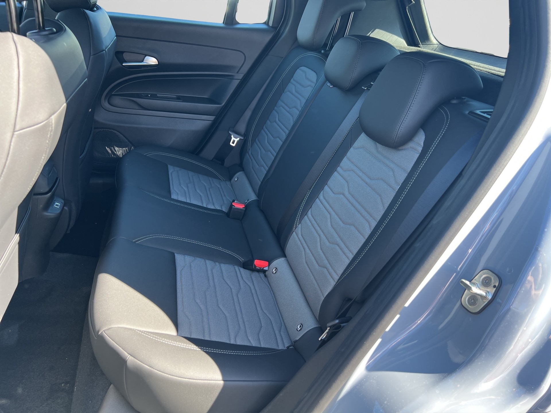 JEEP Avenger 1.2 MHEV Upland 4xe-image-12