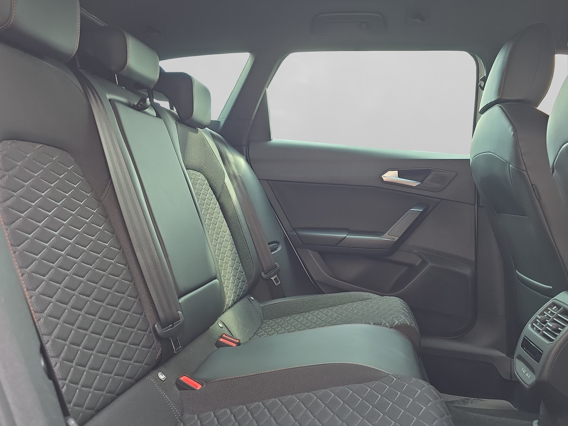 SEAT Leon ST 1.5 Eco TSI Hola FR-image-6
