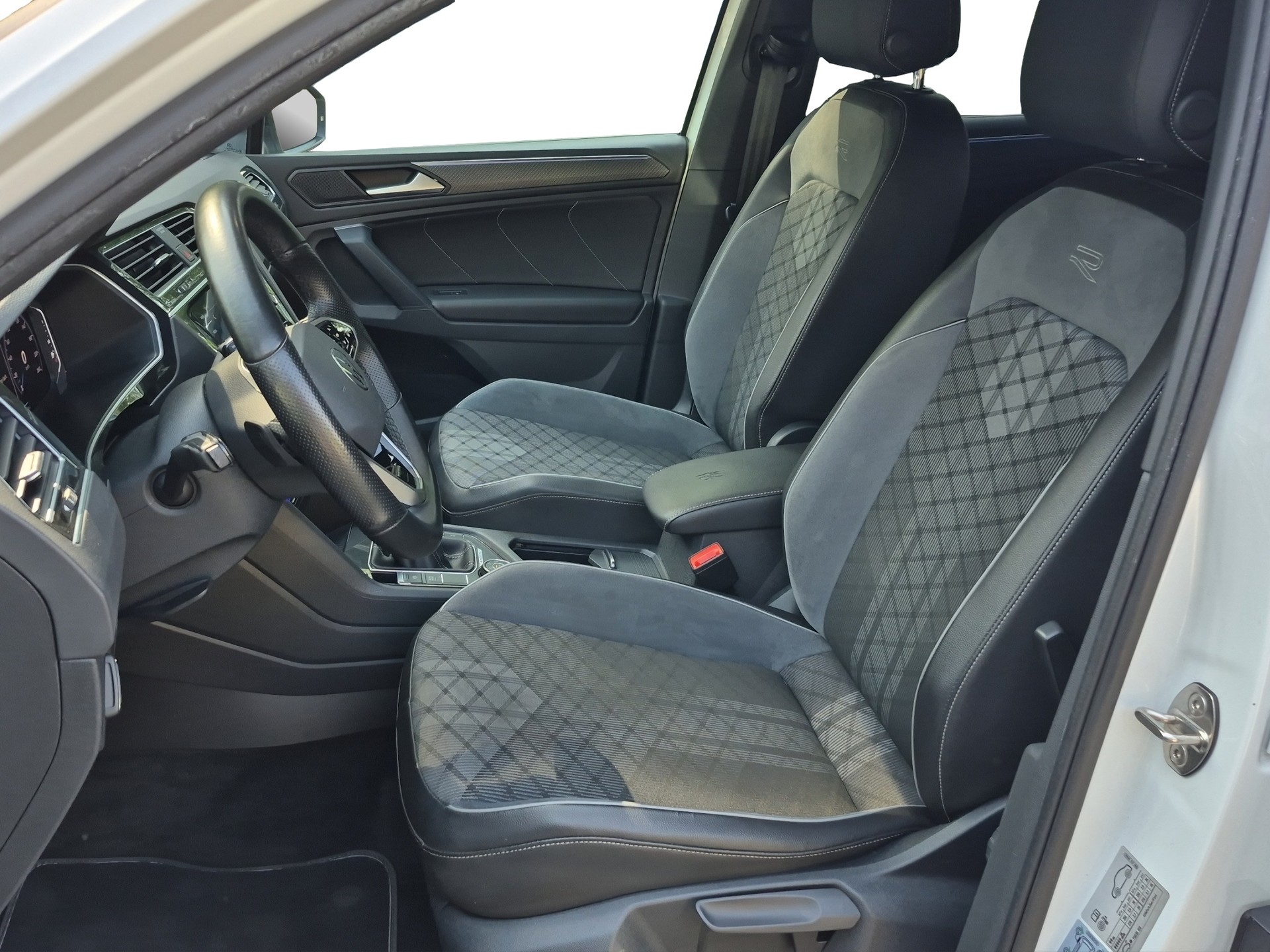 VW Tiguan 2.0 TDI SCR R-Line 4Motion DSG *Anhängerkupplung*-image-7