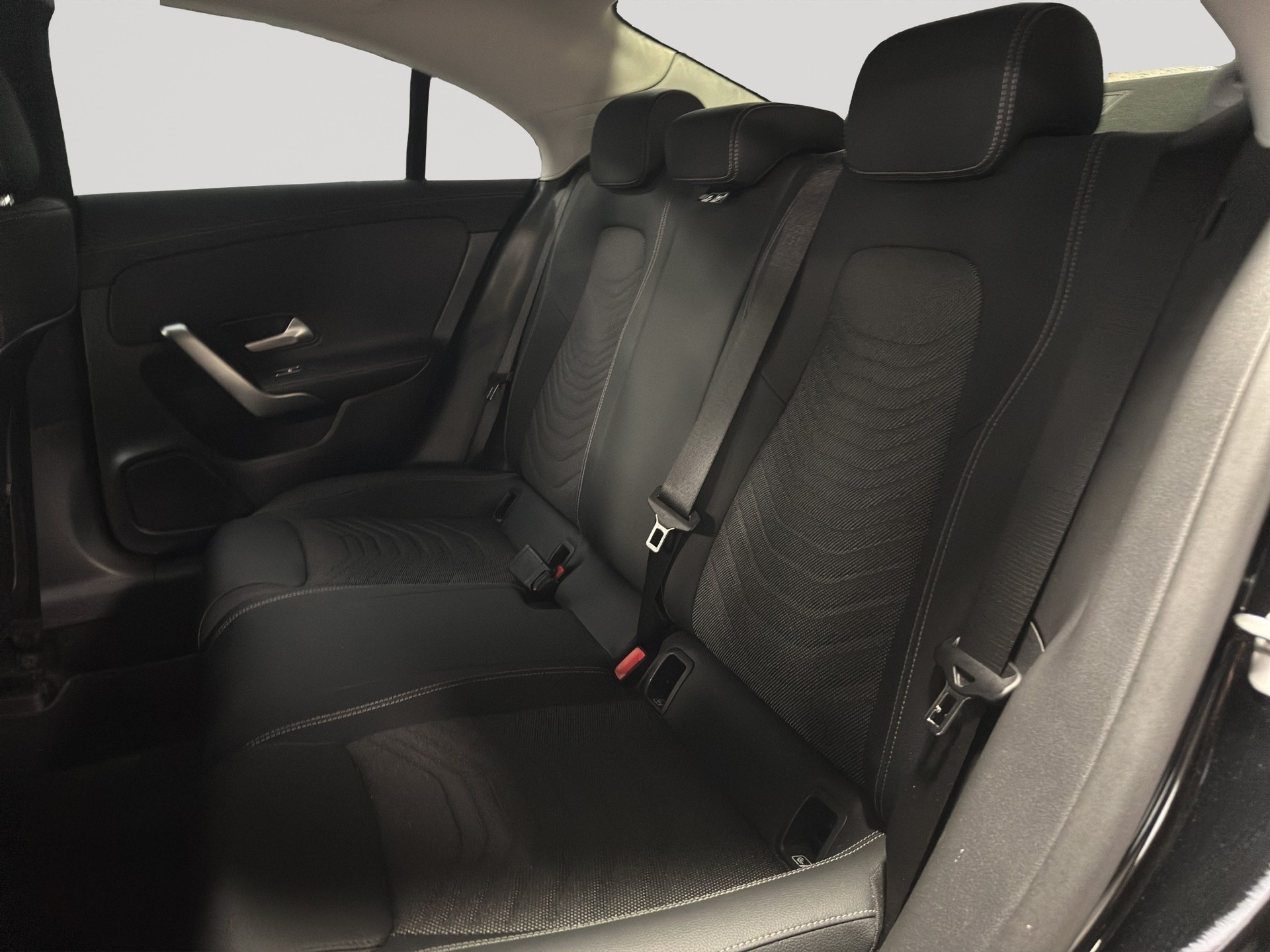 MERCEDES-BENZ CLA 180 7G-DCT Progressive-image-7