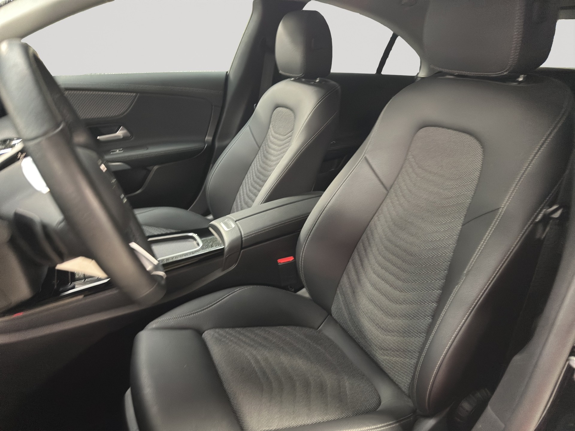 MERCEDES-BENZ CLA 180 7G-DCT Progressive-image-5