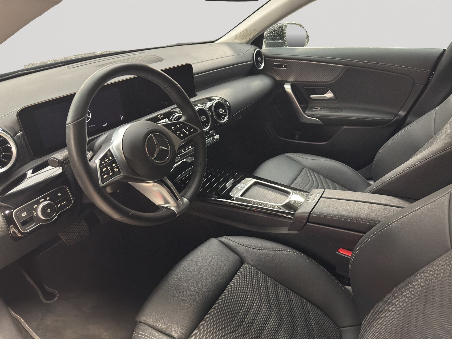 MERCEDES-BENZ CLA 180 7G-DCT Progressive-image-6