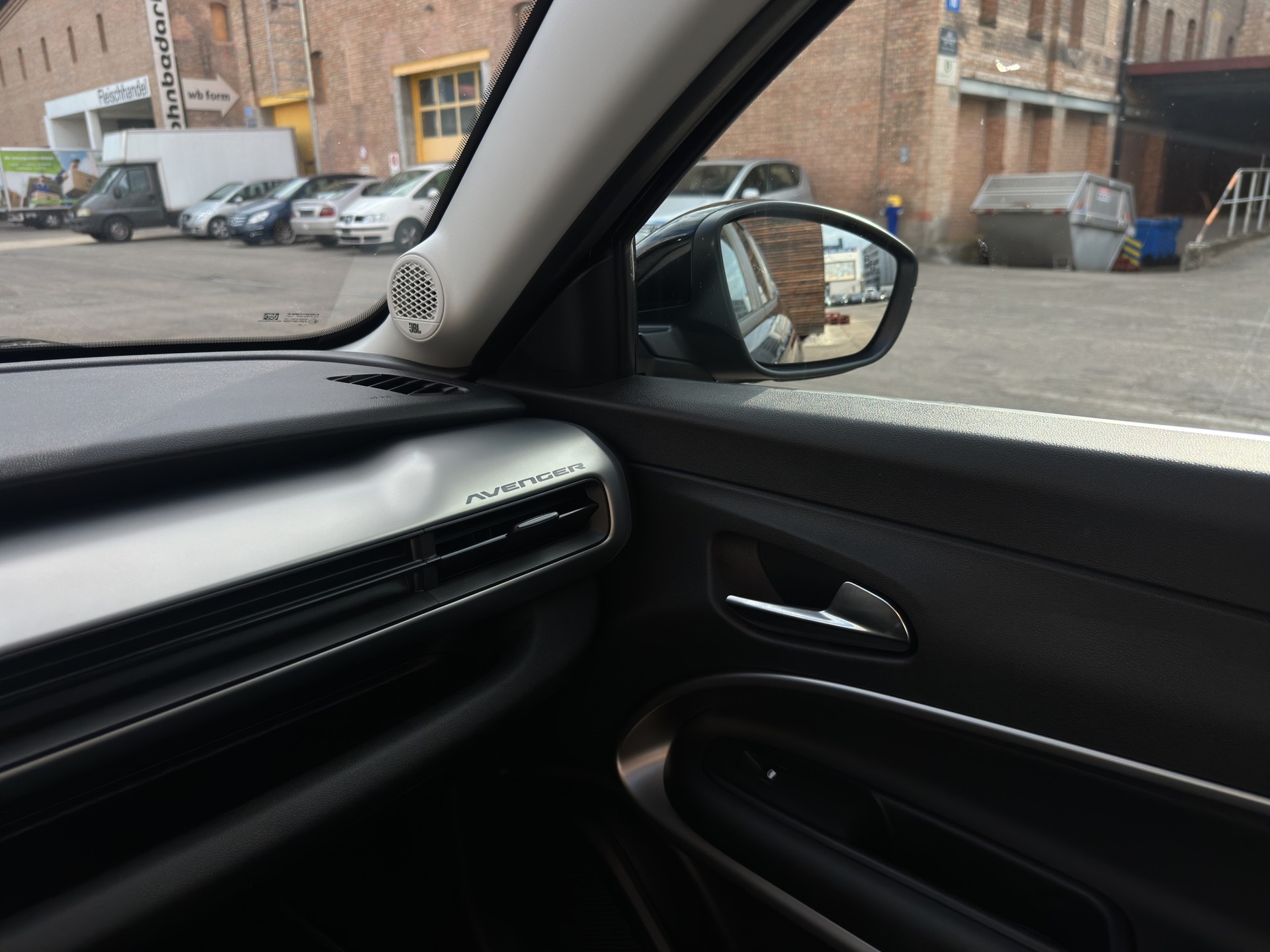 JEEP Avenger 1.2 Turbo MHEV Swiss Altitude Sky-image-16