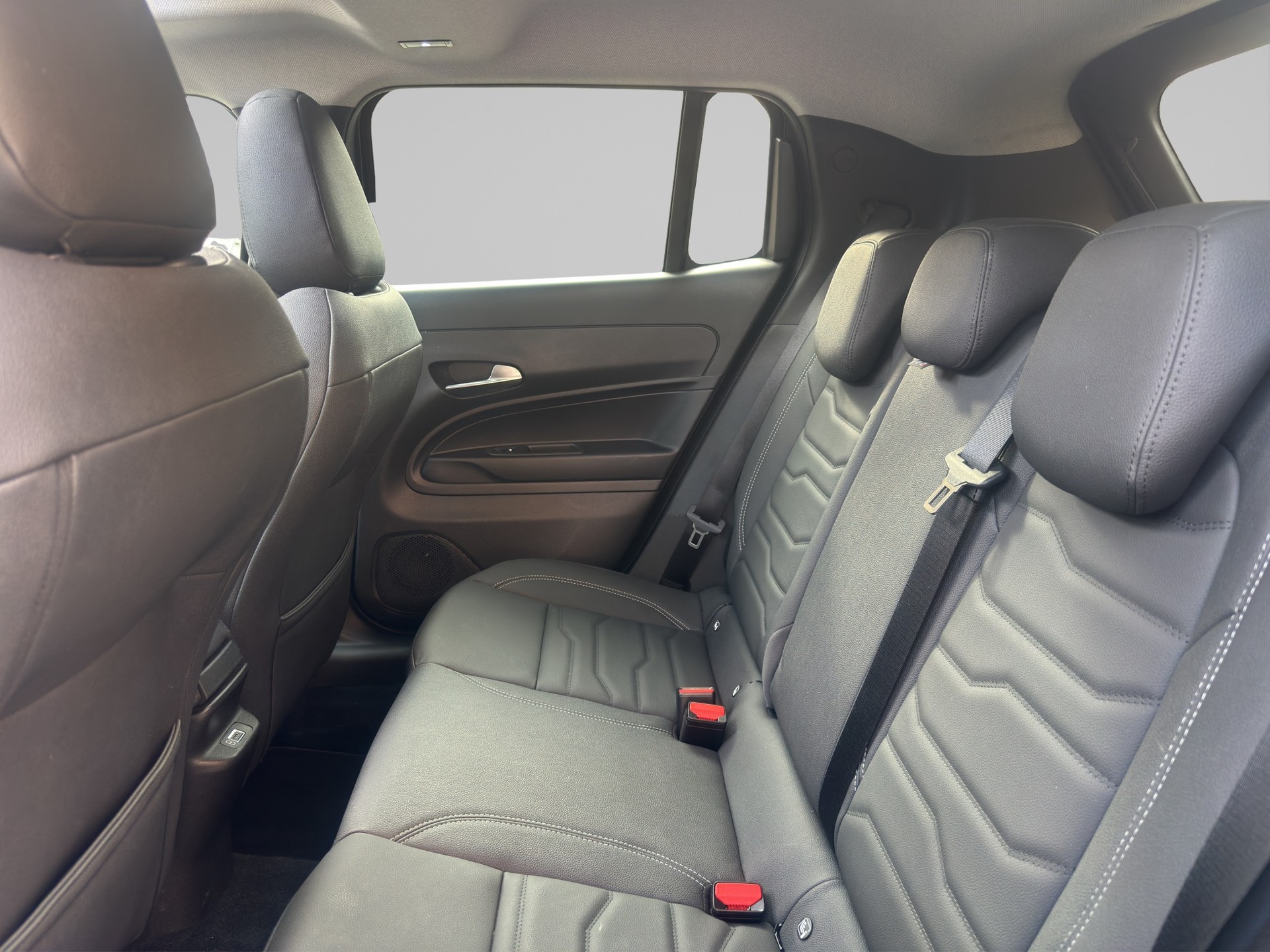 JEEP Avenger 1.2 Turbo MHEV Swiss Altitude Sky-image-10