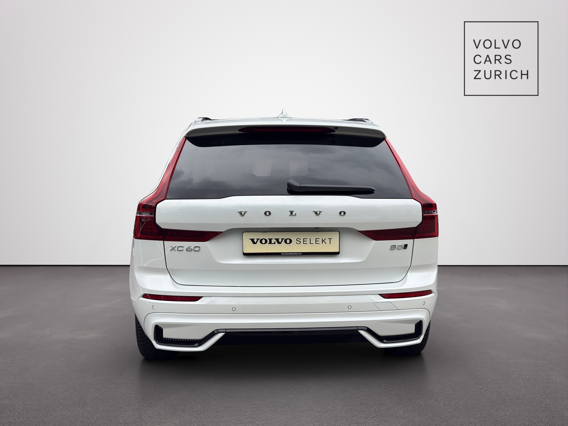 VOLVO XC60 2.0 B5 MH Plus Dark AWD-image-5