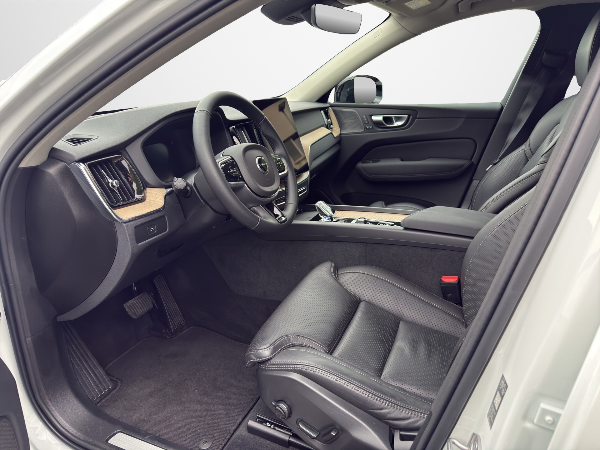 VOLVO XC60 2.0 B5 MH Plus Dark AWD-image-7