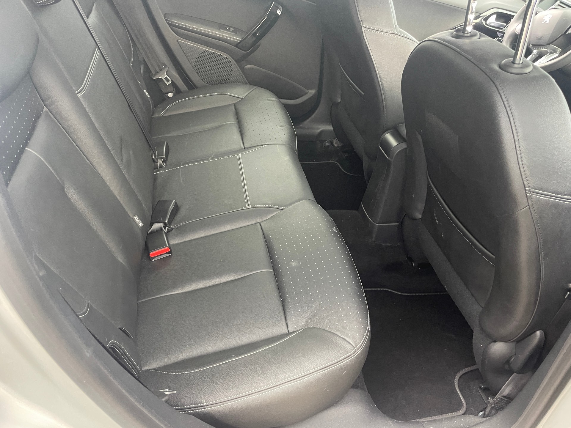 PEUGEOT 208 1.6 e-HDI Allure EGS6-image-8