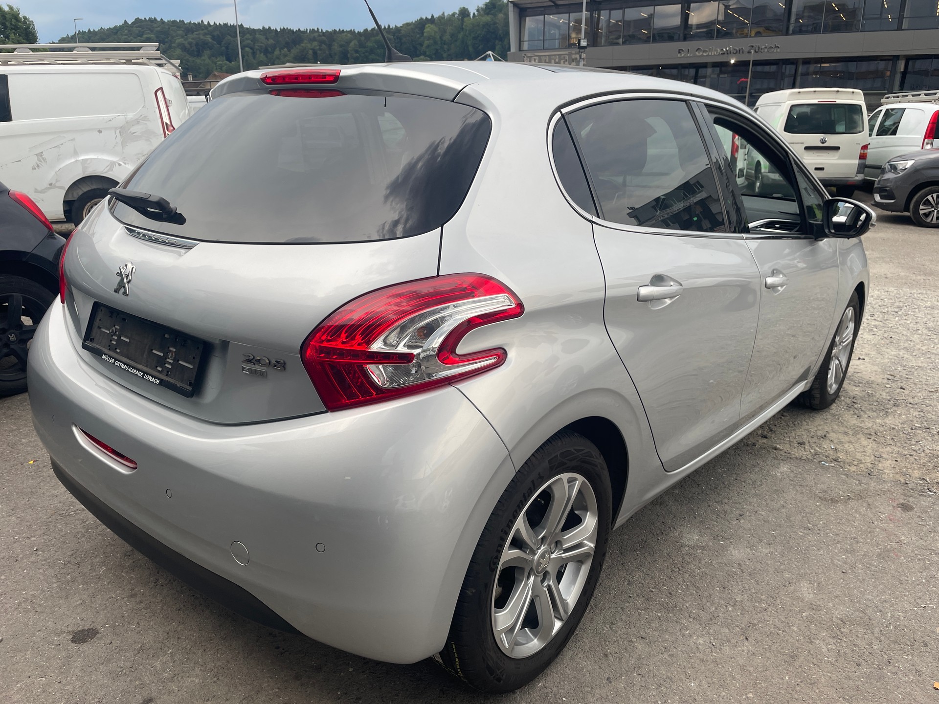 PEUGEOT 208 1.6 e-HDI Allure EGS6-image-3