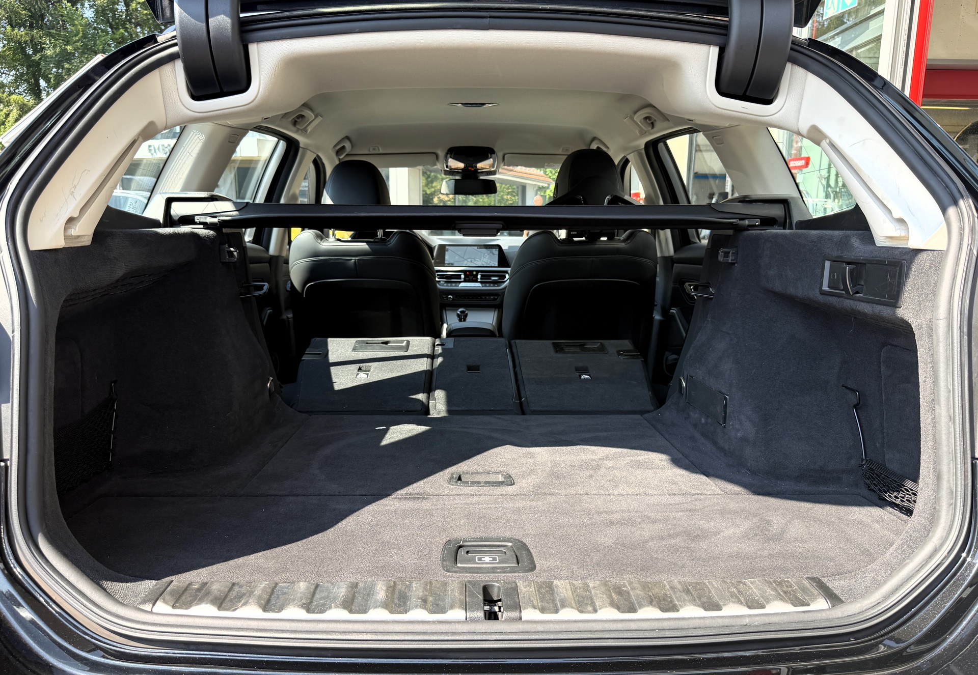 BMW 320d xDrive 48V Touring Steptronic-image-8