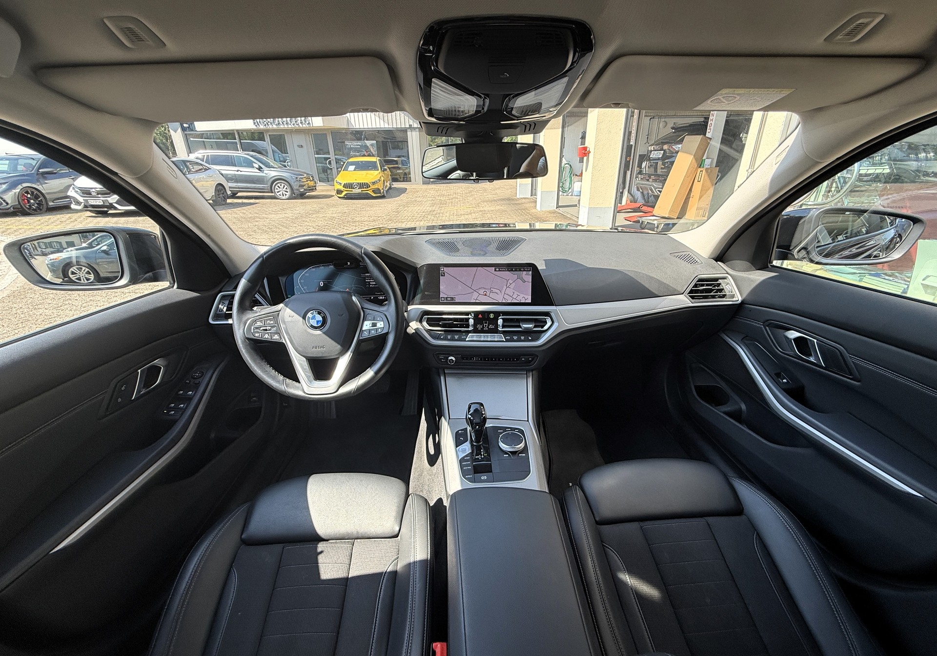 BMW 320d xDrive 48V Touring Steptronic-image-11