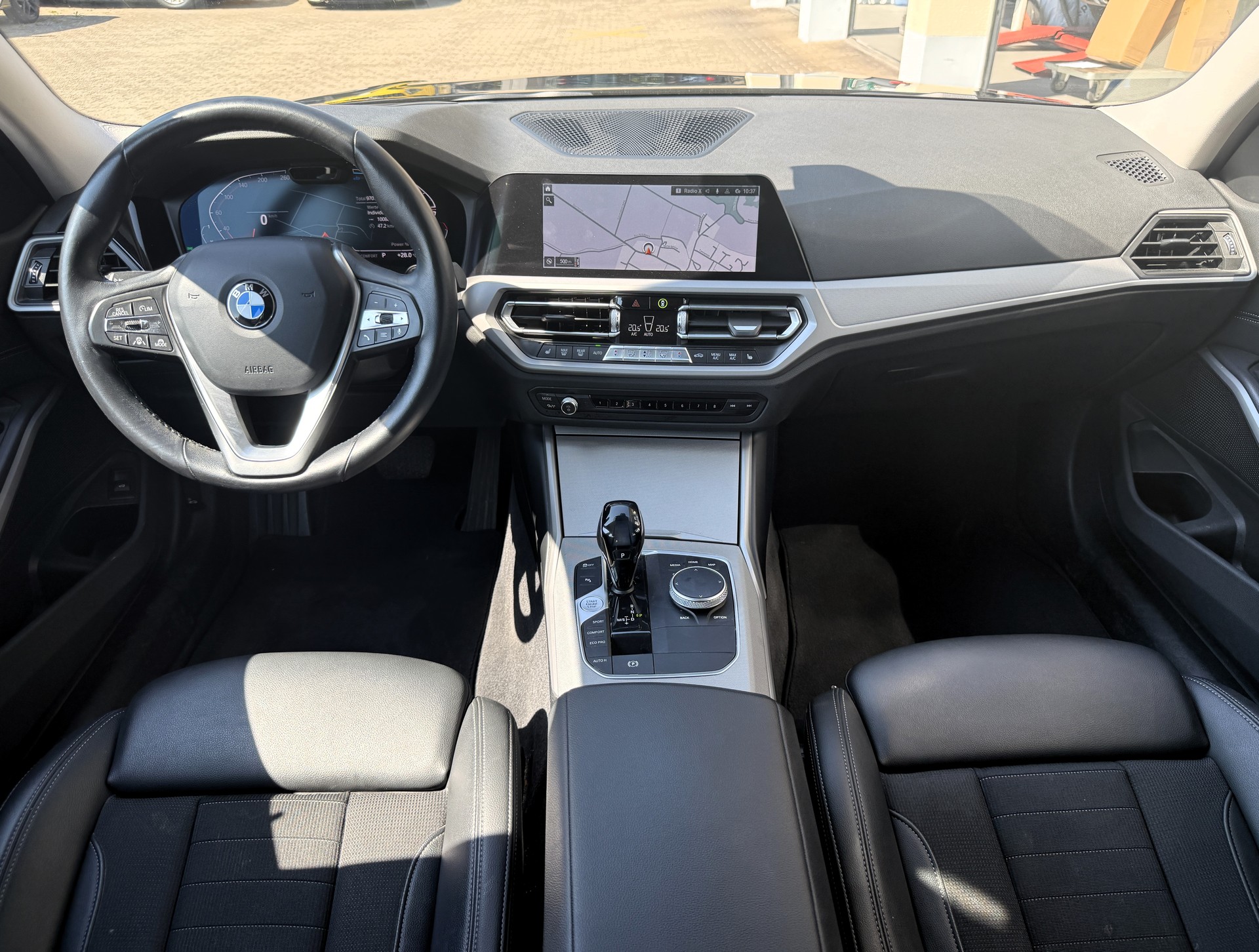 BMW 320d xDrive 48V Touring Steptronic-image-12