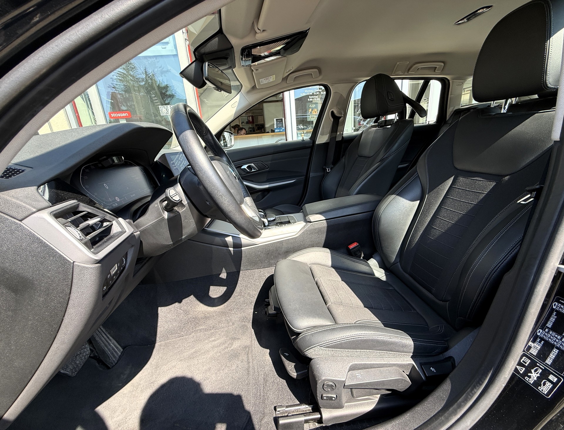 BMW 320d xDrive 48V Touring Steptronic-image-15