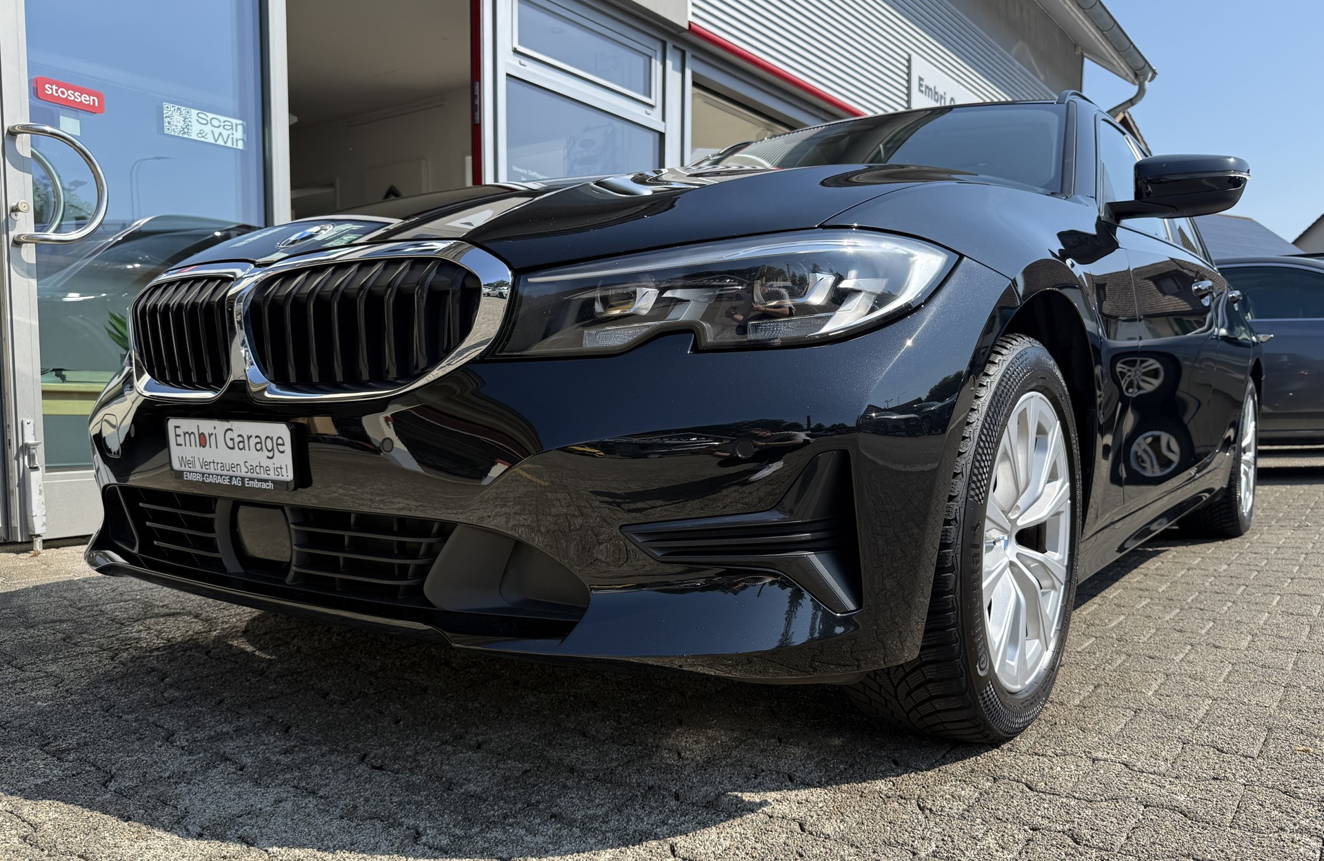 BMW 320d xDrive 48V Touring Steptronic-image-2
