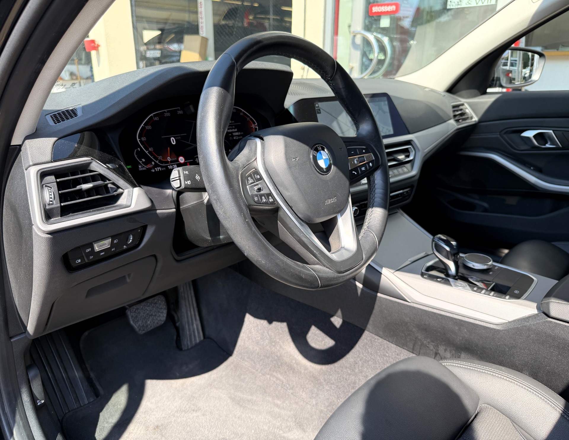 BMW 320d xDrive 48V Touring Steptronic-image-13