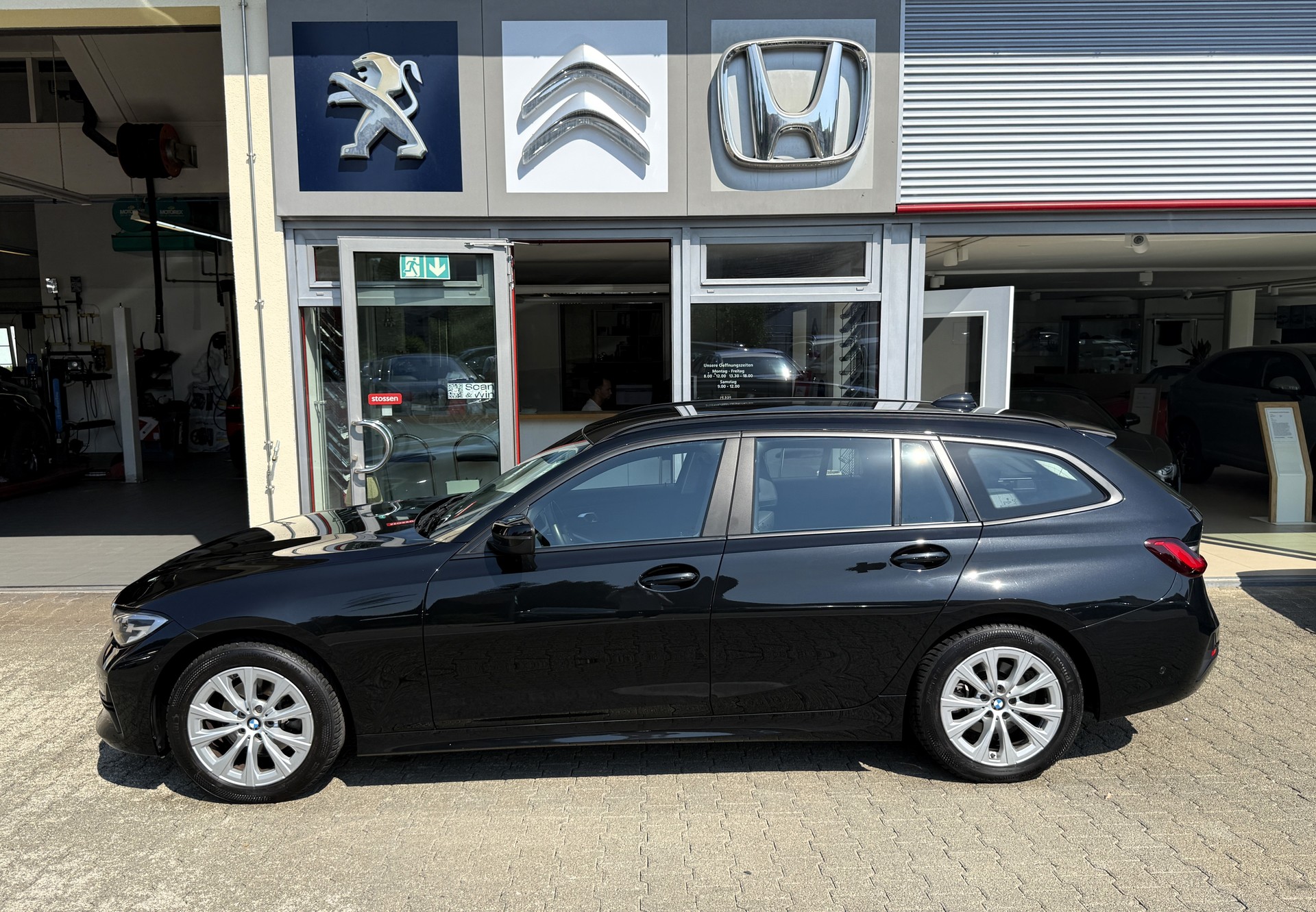 BMW 320d xDrive 48V Touring Steptronic-image-3