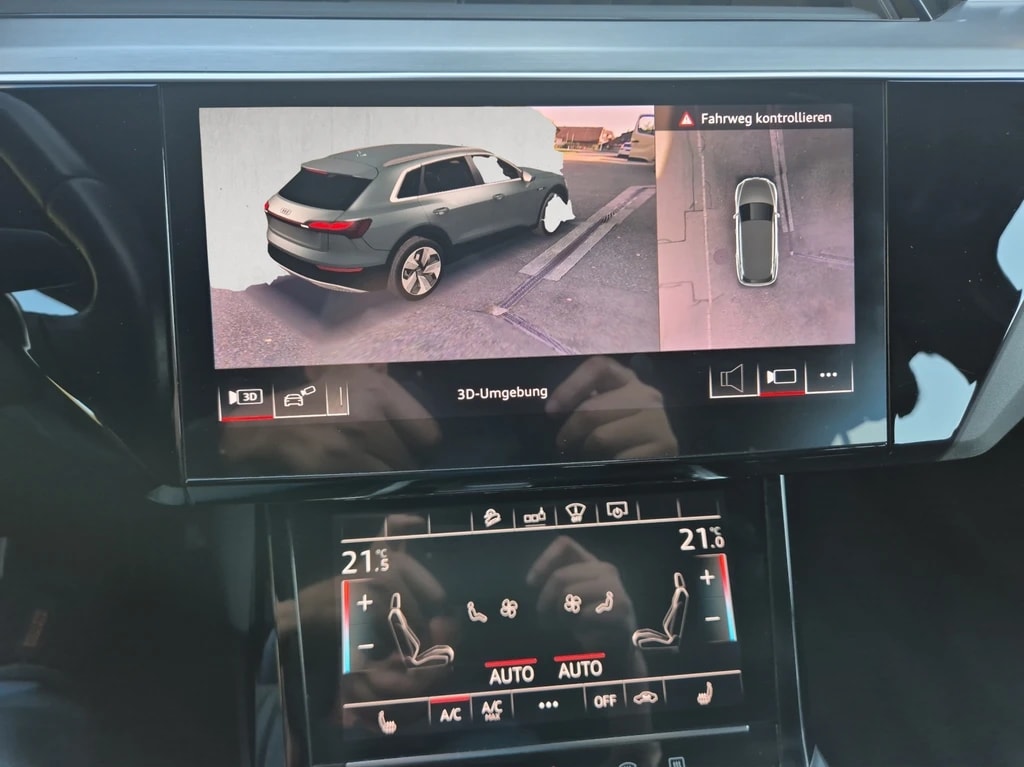 AUDI e-tron 50 S-line quattro-image-8
