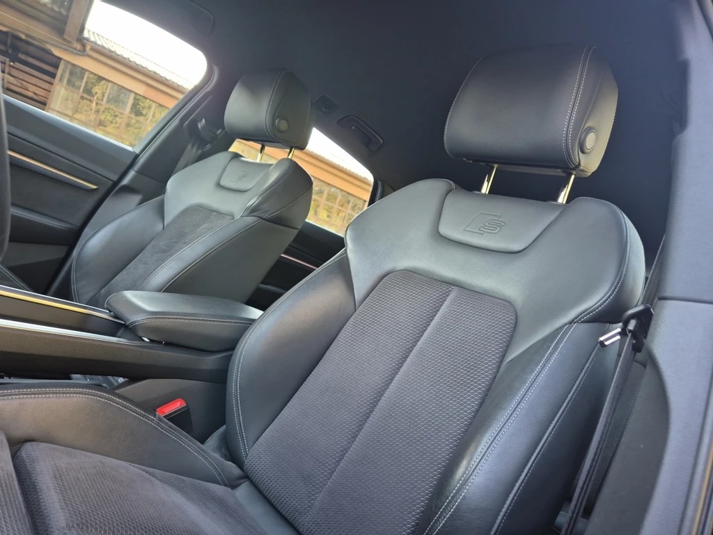 AUDI e-tron 50 S-line quattro-image-4